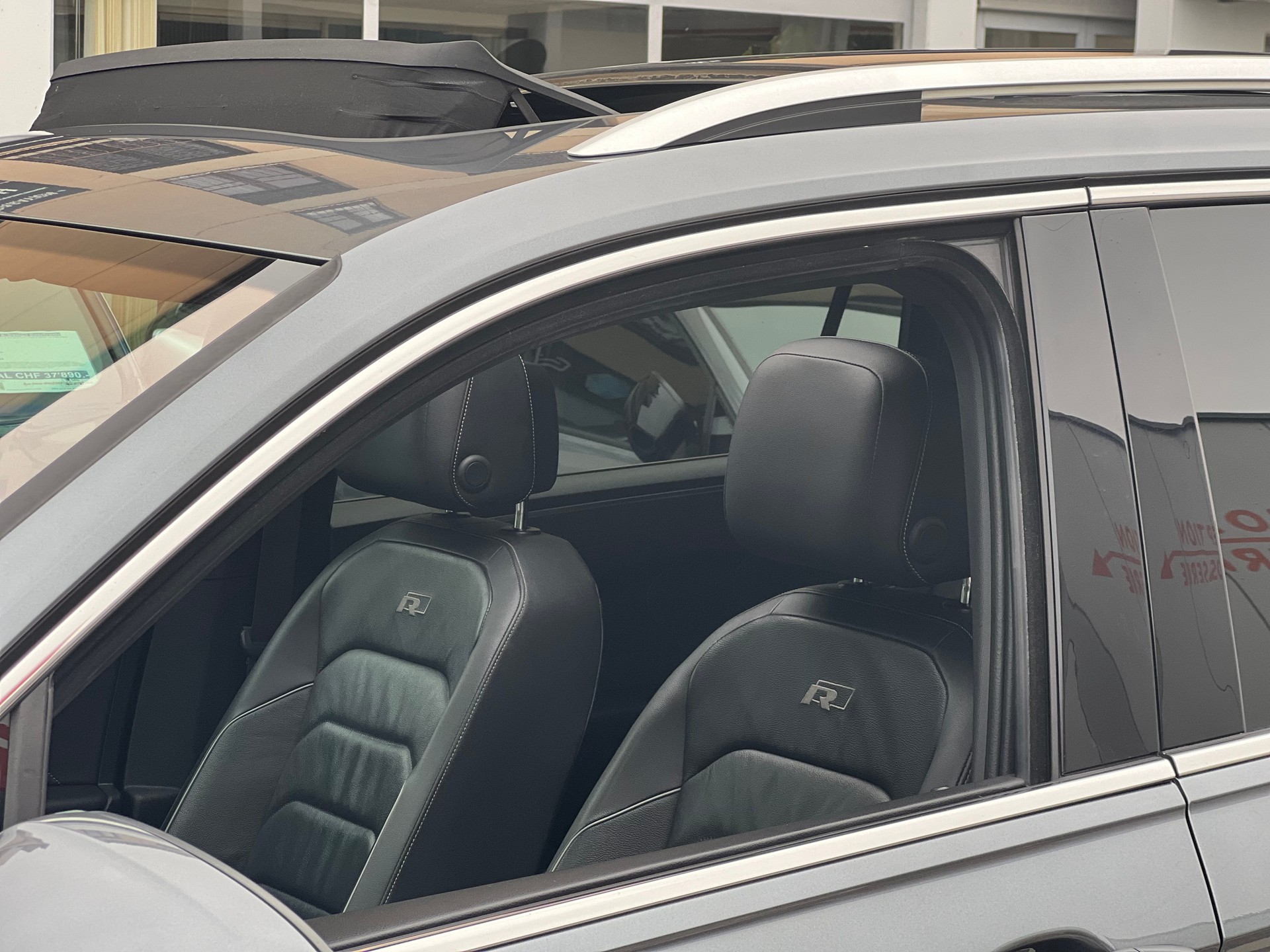 VW Tiguan Allspace 2.0TSI Highline 4Motion DSG R-Line-image-14