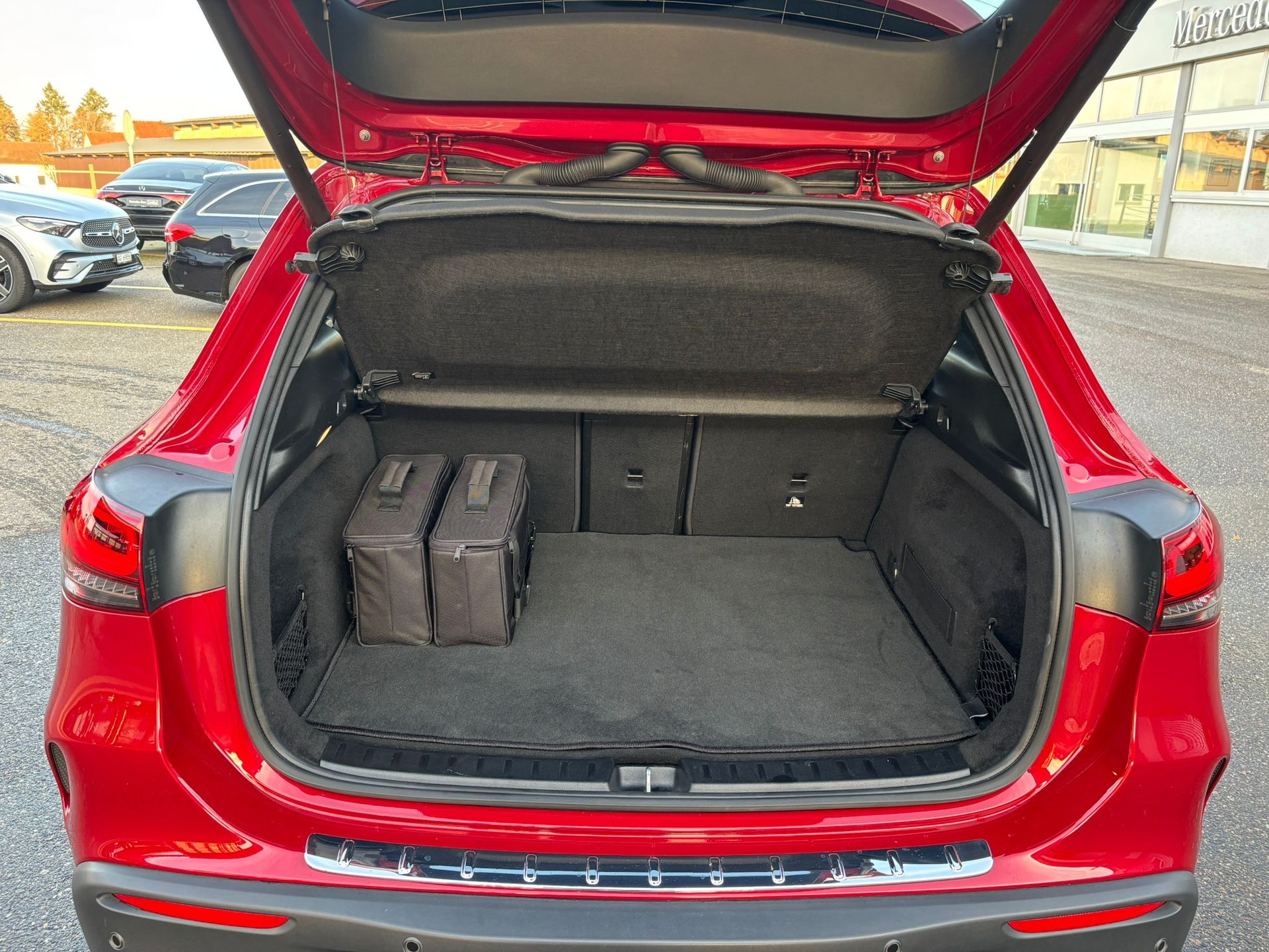 MERCEDES-BENZ EQA 350 AMG-Line 4Matic-image-13