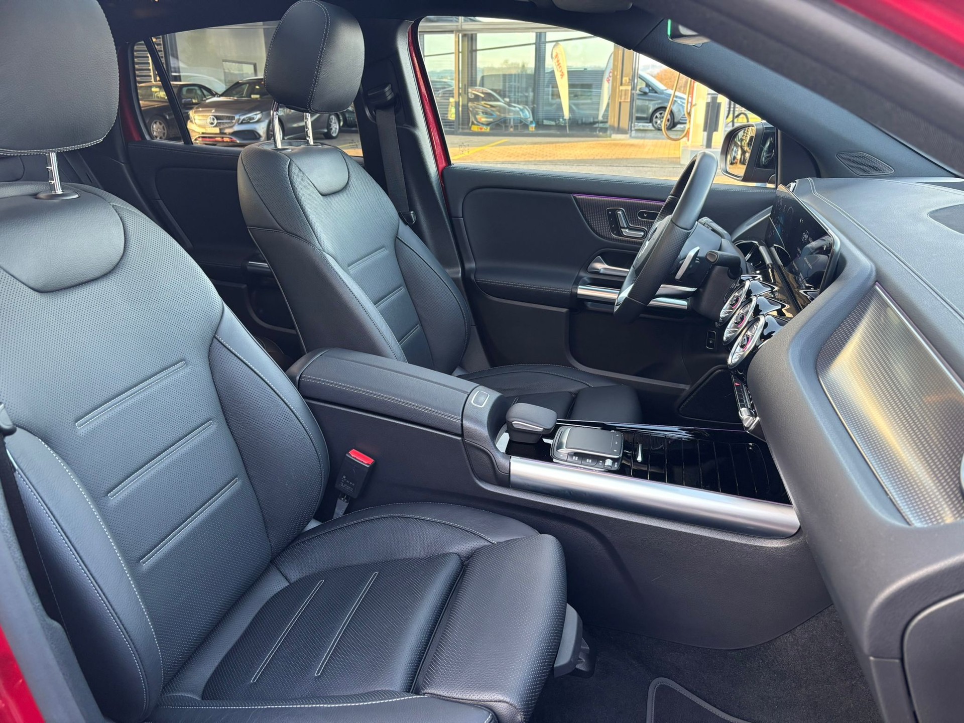 MERCEDES-BENZ EQA 350 AMG-Line 4Matic-image-7