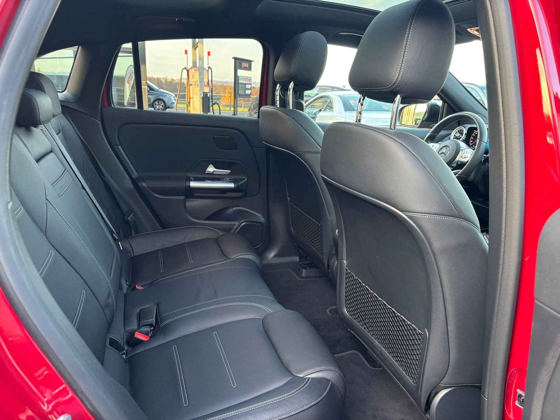 MERCEDES-BENZ EQA 350 AMG-Line 4Matic-image-8