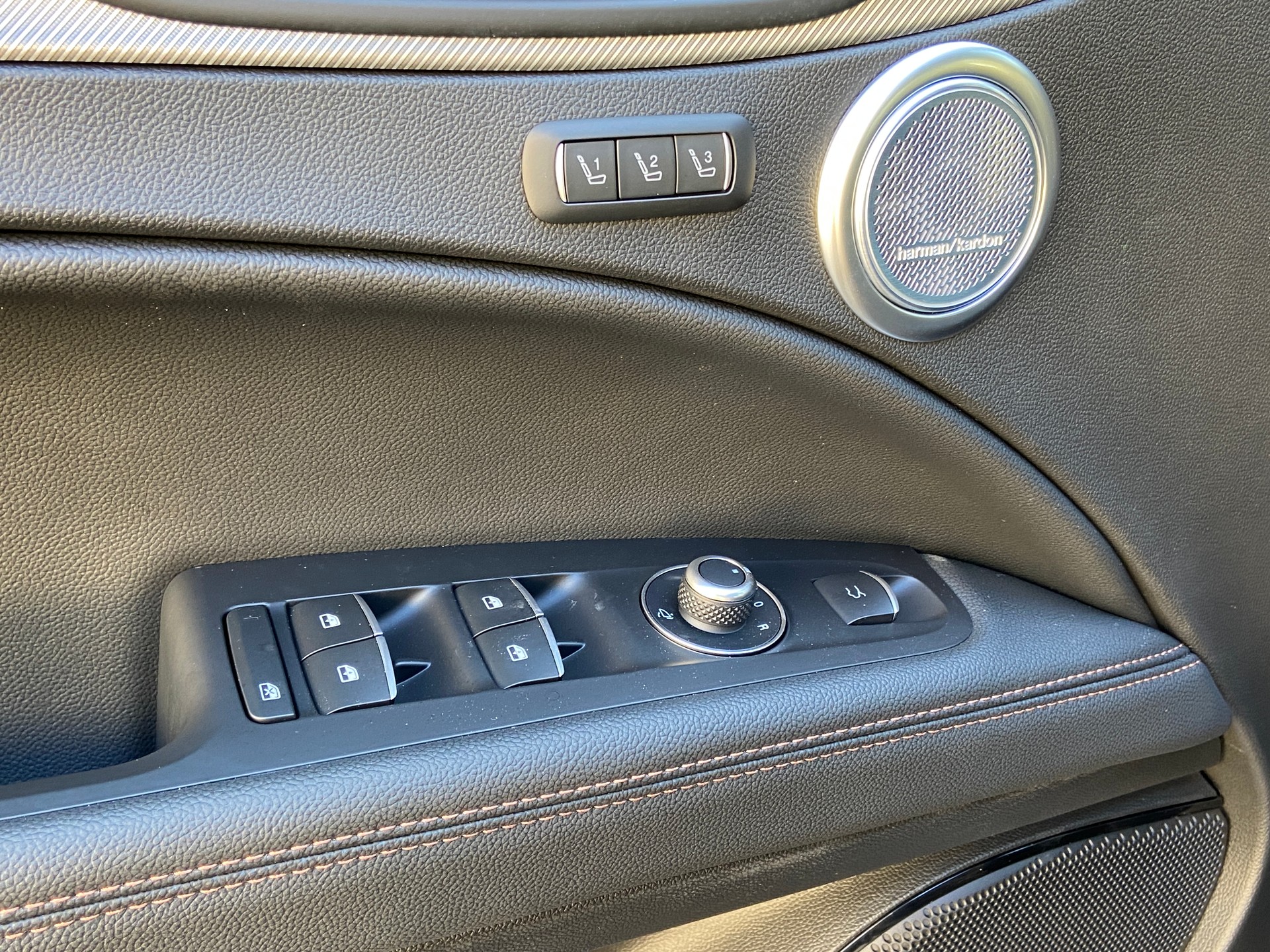 ALFA ROMEO Stelvio 2.0 Intensa Sky Q4 AT8-image-11