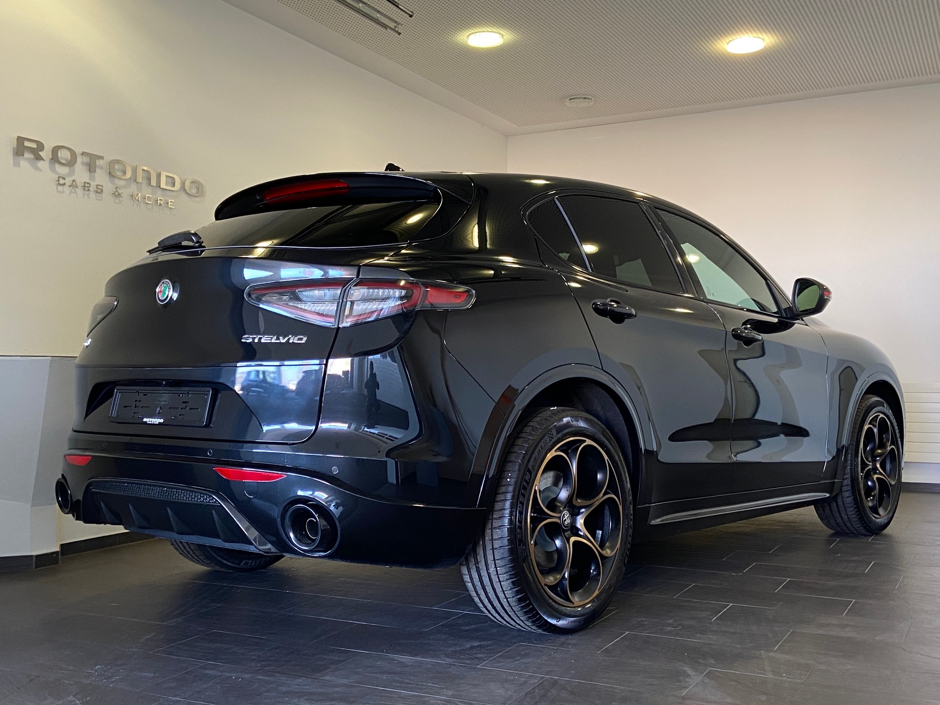 ALFA ROMEO Stelvio 2.0 Intensa Sky Q4 AT8-image-1