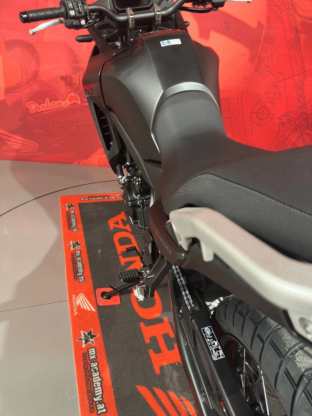 HONDA XL 750 Transalp**35kw**Graphite Black**Neufahrzeug*-showroom-element-3