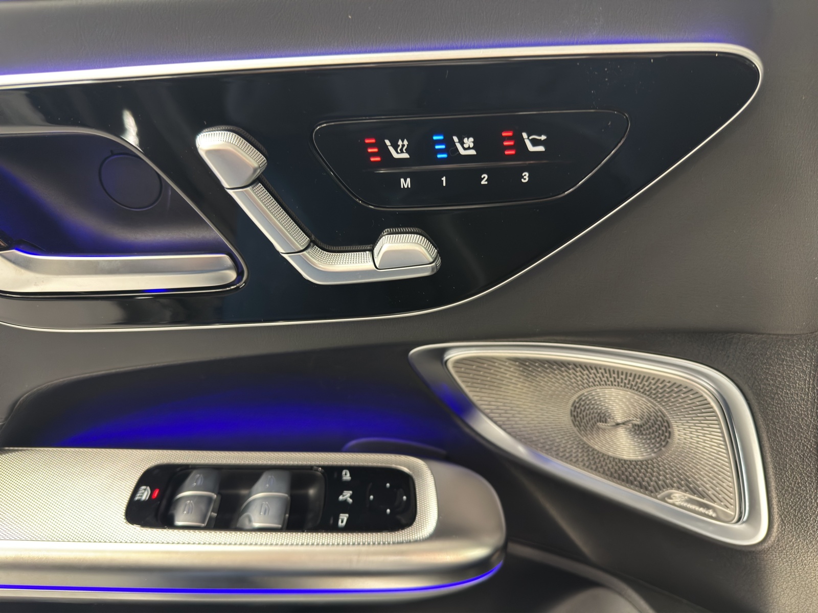 MERCEDES-BENZ CLE 300 Cabrio 4Matic 9G-Tronic-image-13