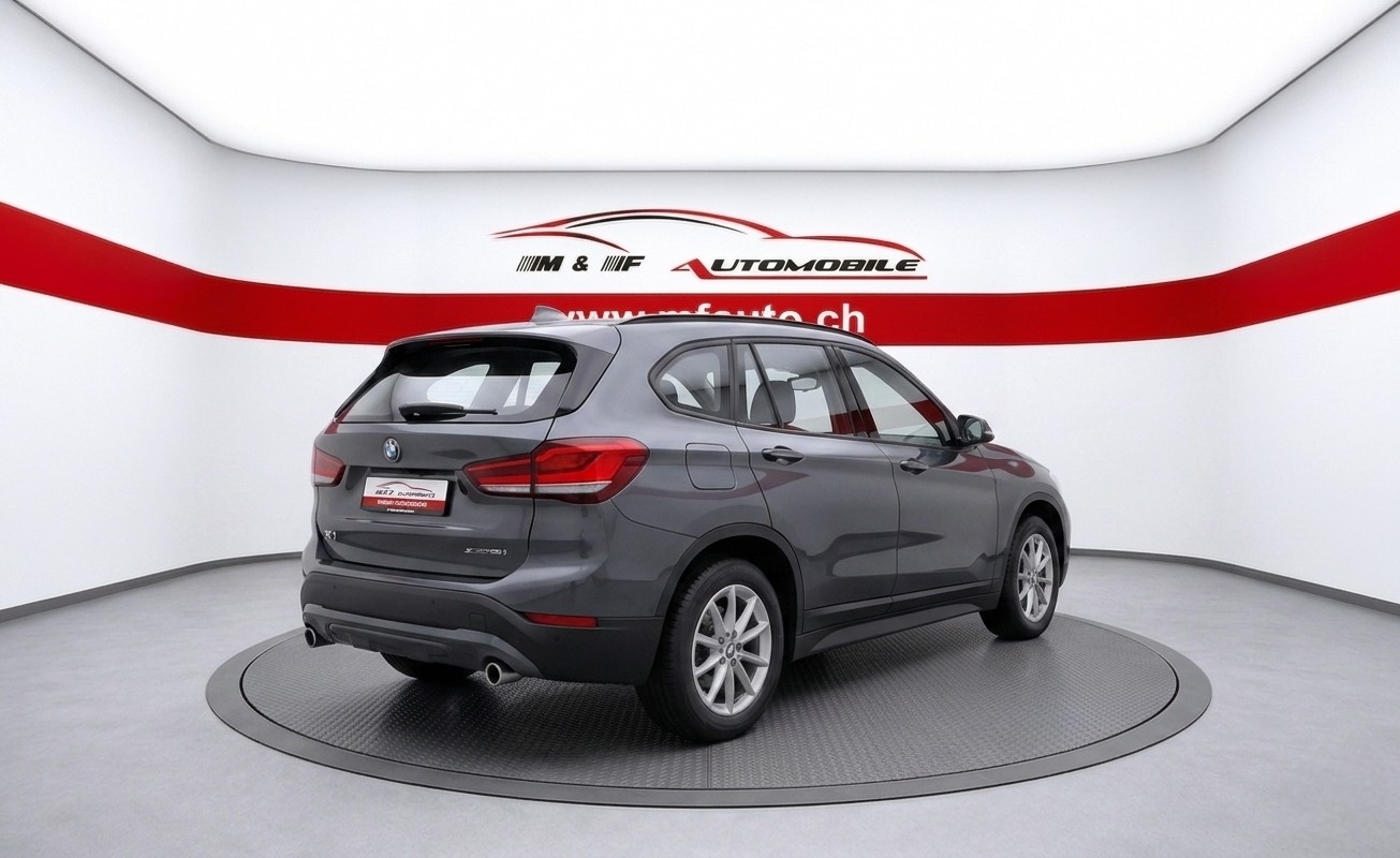 BMW X1 18d xDrive CH FAHRZEUG-image-5