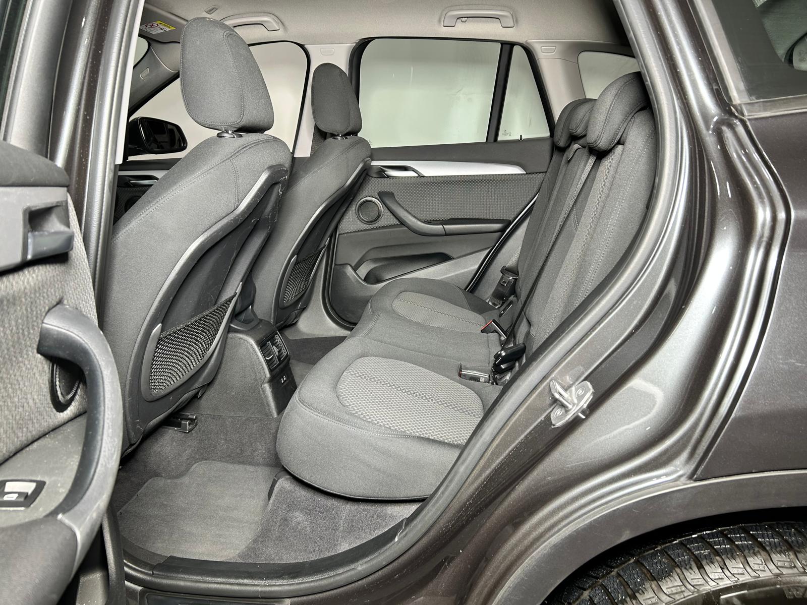 BMW X1 18d xDrive CH FAHRZEUG-image-9