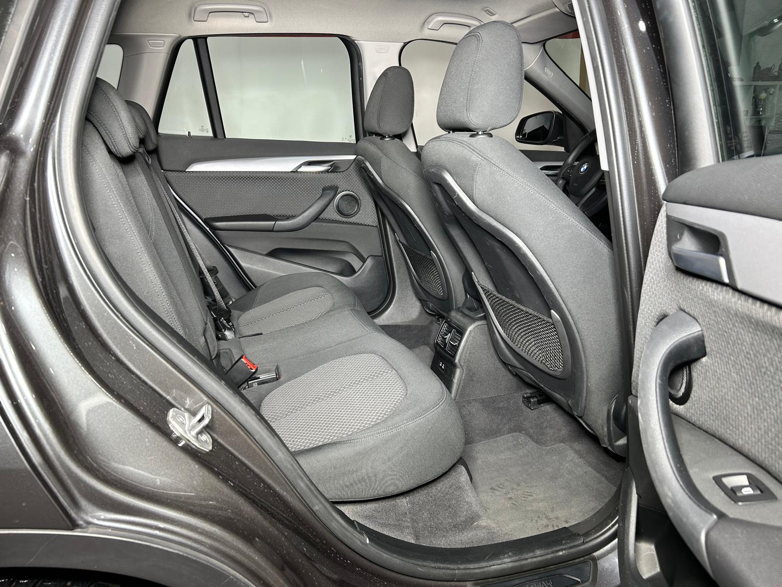 BMW X1 18d xDrive CH FAHRZEUG-image-10