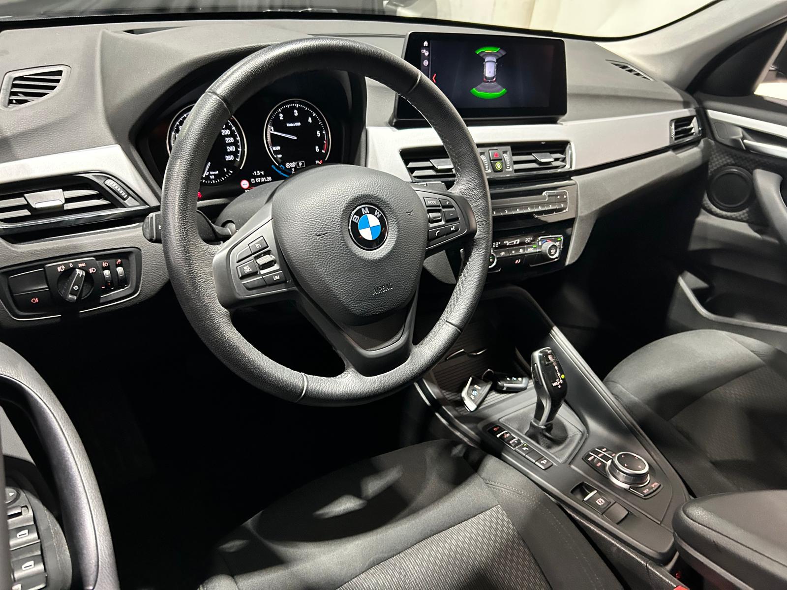 BMW X1 18d xDrive CH FAHRZEUG-image-12