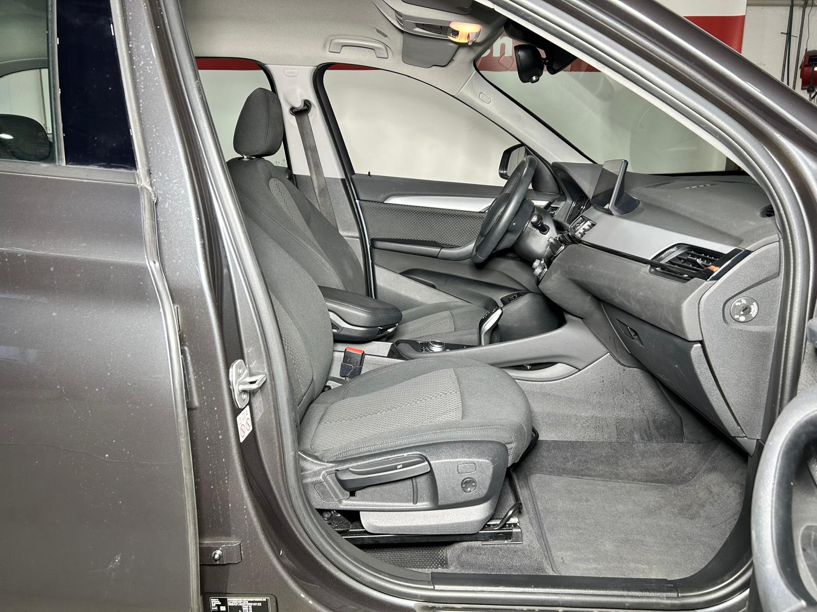 BMW X1 18d xDrive CH FAHRZEUG-image-11