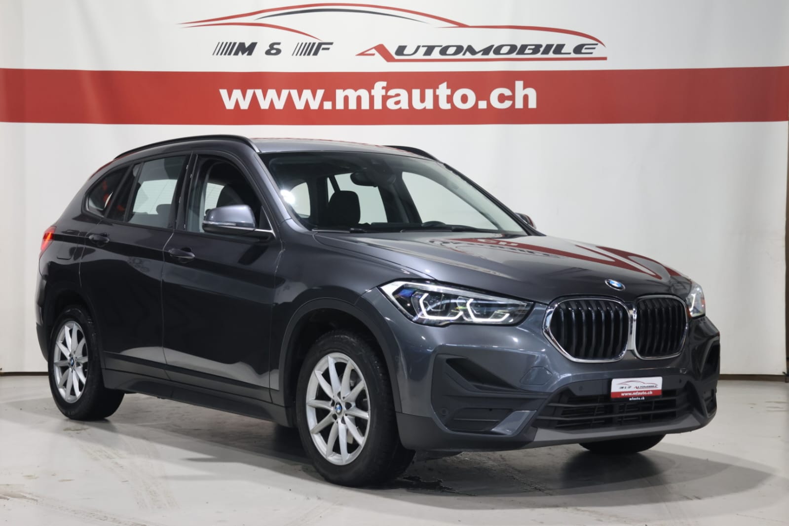 BMW X1 18d xDrive CH FAHRZEUG-image-4