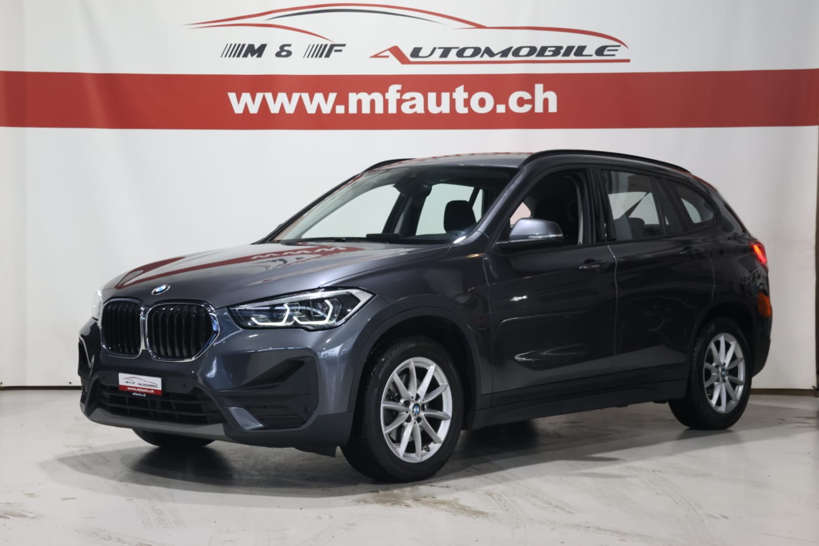 BMW X1 18d xDrive CH FAHRZEUG-image-1