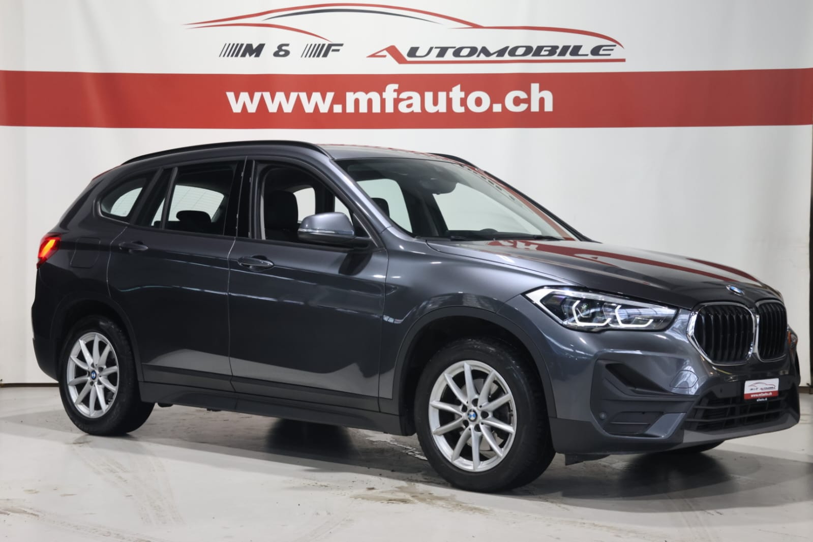BMW X1 18d xDrive CH FAHRZEUG-image-3