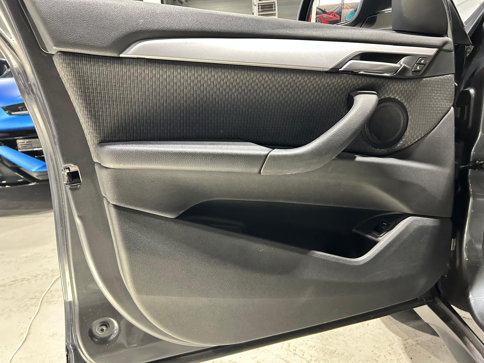 BMW X1 18d xDrive CH FAHRZEUG-image-19