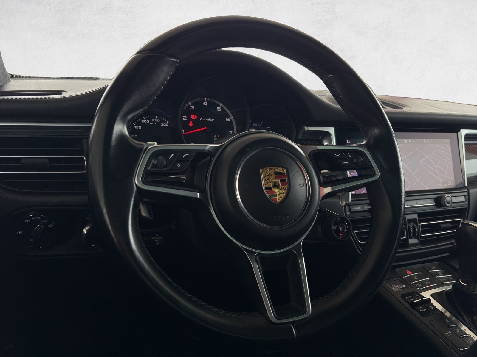 PORSCHE Macan Turbo PDK-image-10