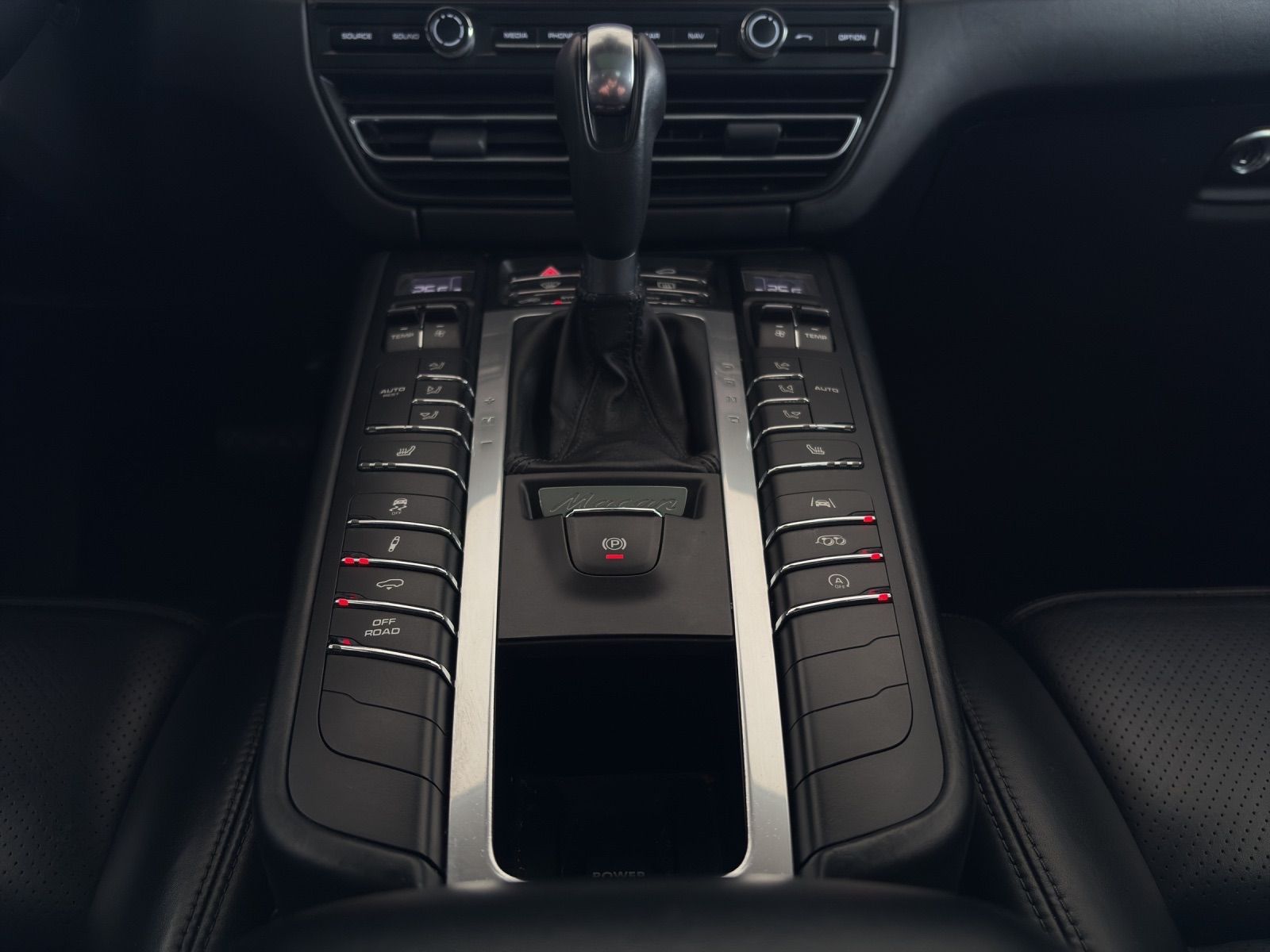 PORSCHE Macan Turbo PDK-image-13