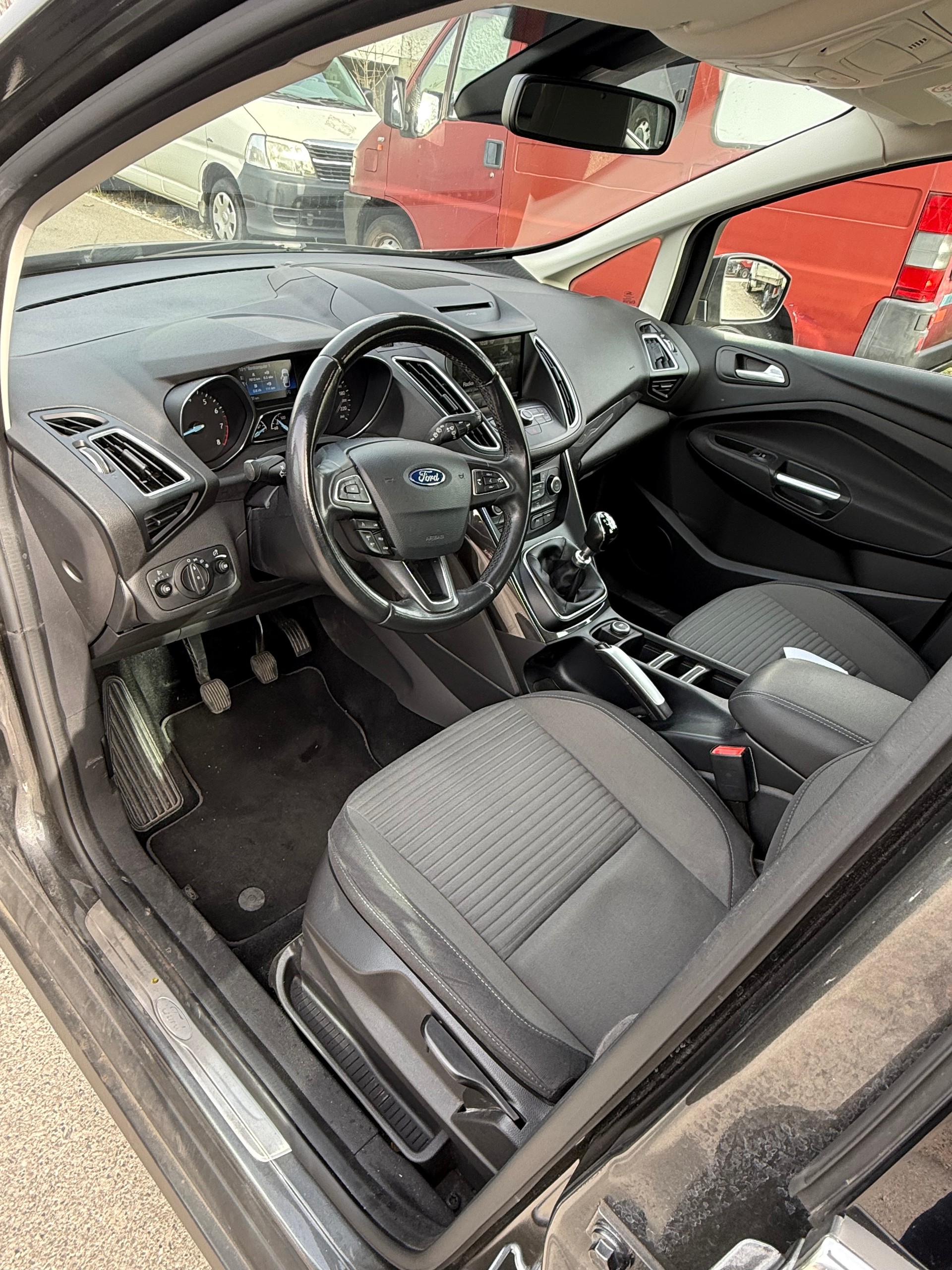 FORD C-Max 1.0 SCTi Titanium-image-10