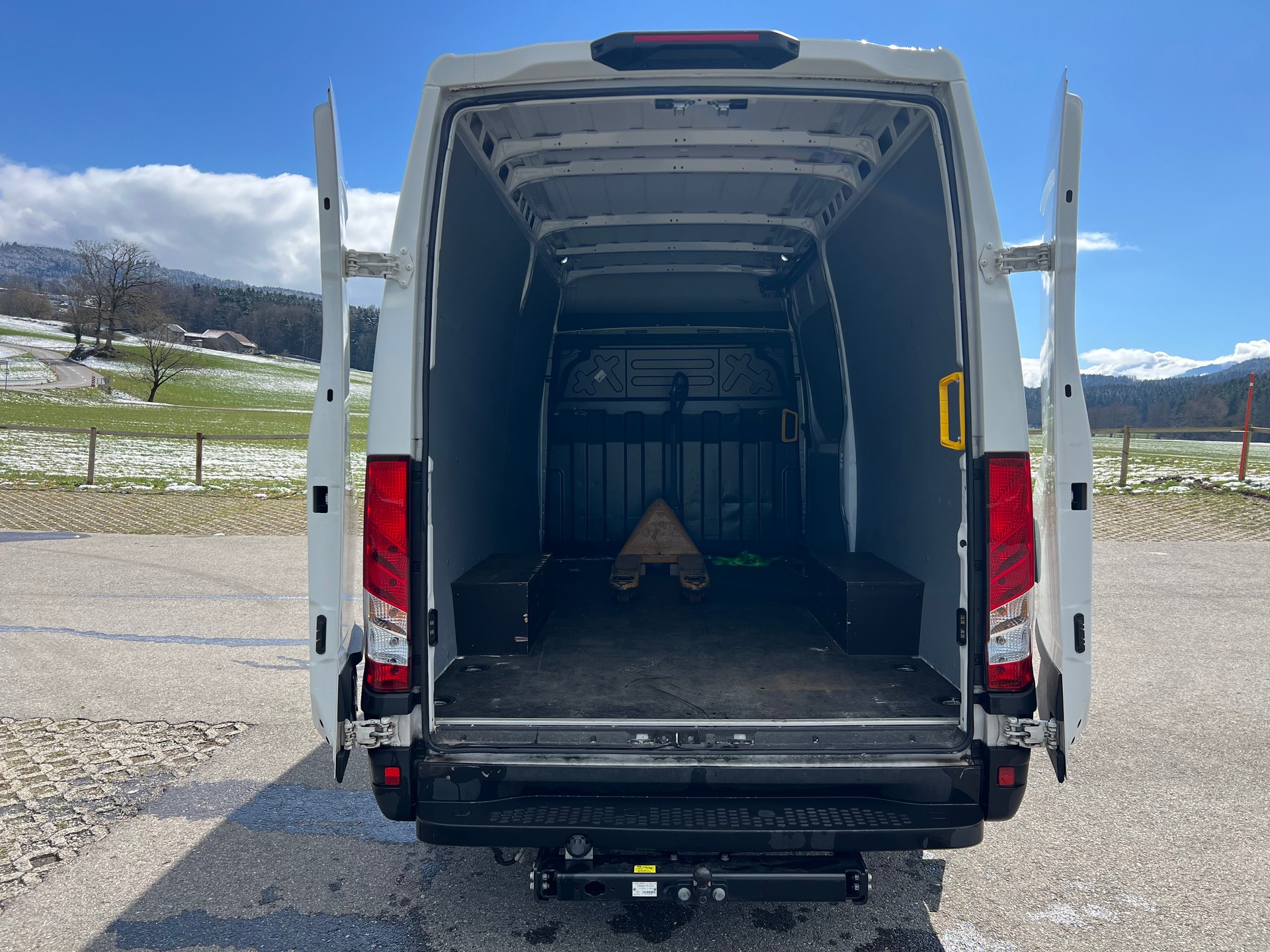 IVECO 35S14HA8V Fourgon 12m3 attelage 3.5t Clima-image-6