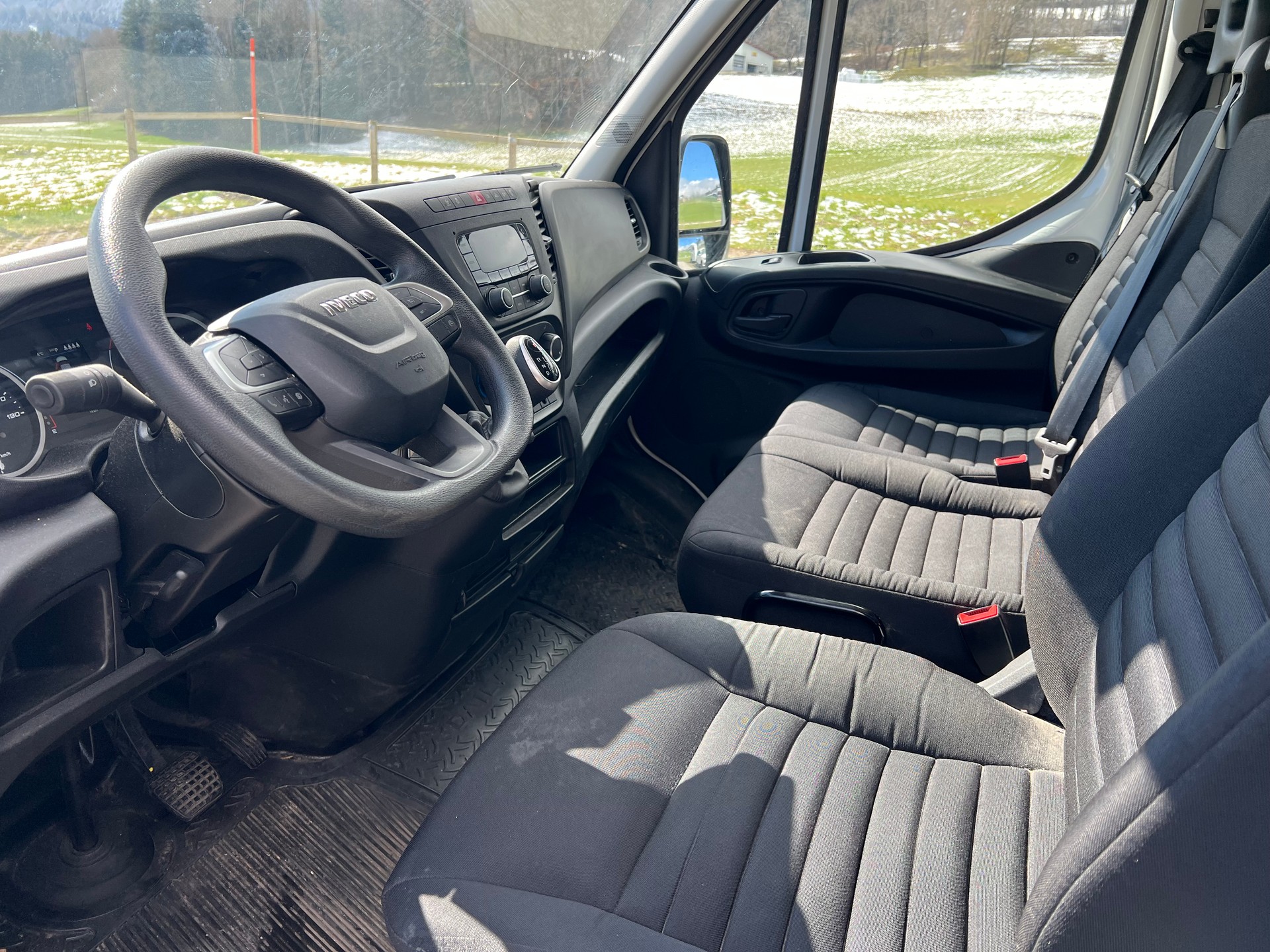IVECO 35S14HA8V Fourgon 12m3 attelage 3.5t Clima-image-10