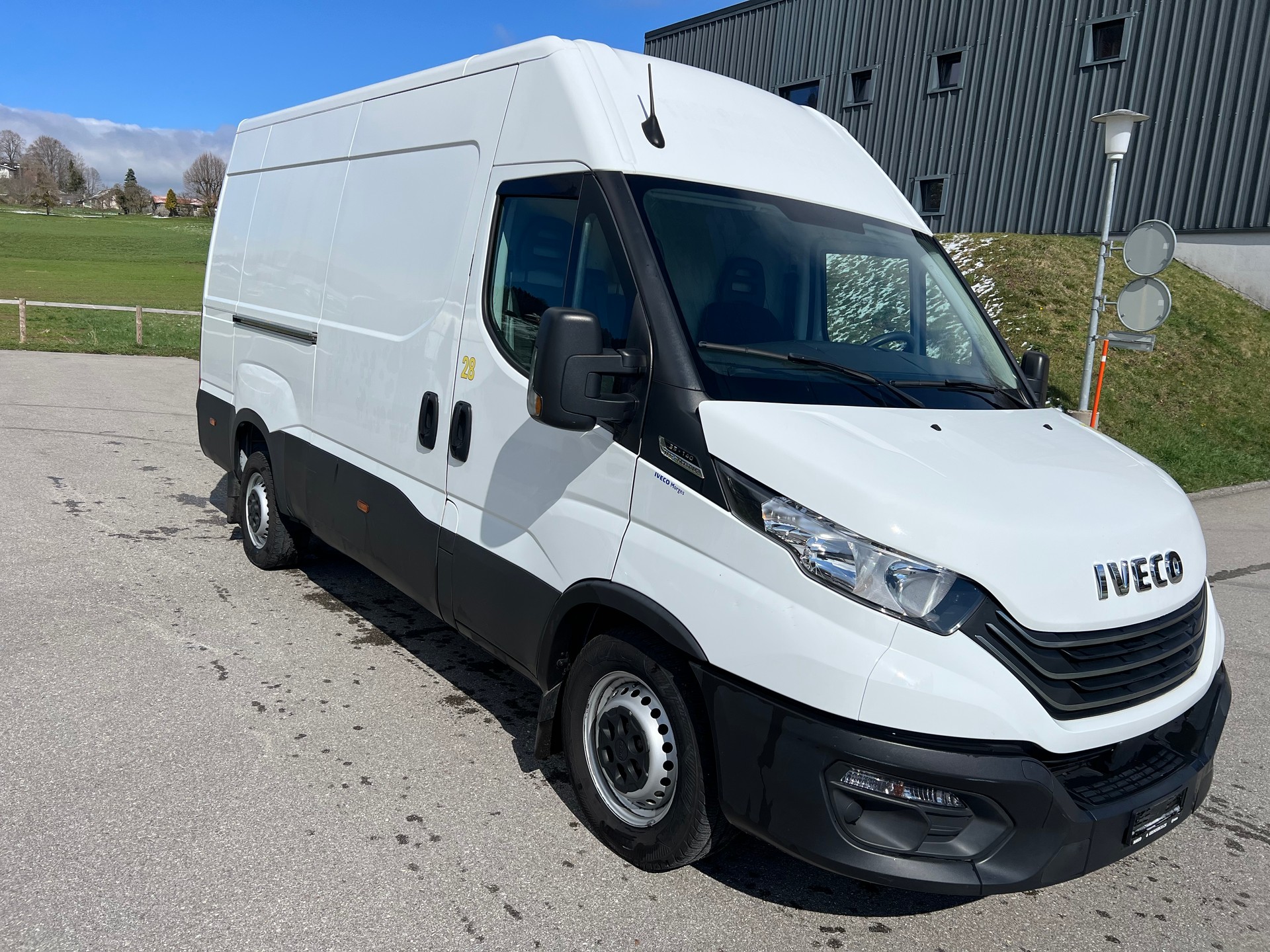 IVECO 35S14HA8V Fourgon 12m3 attelage 3.5t Clima-image-2