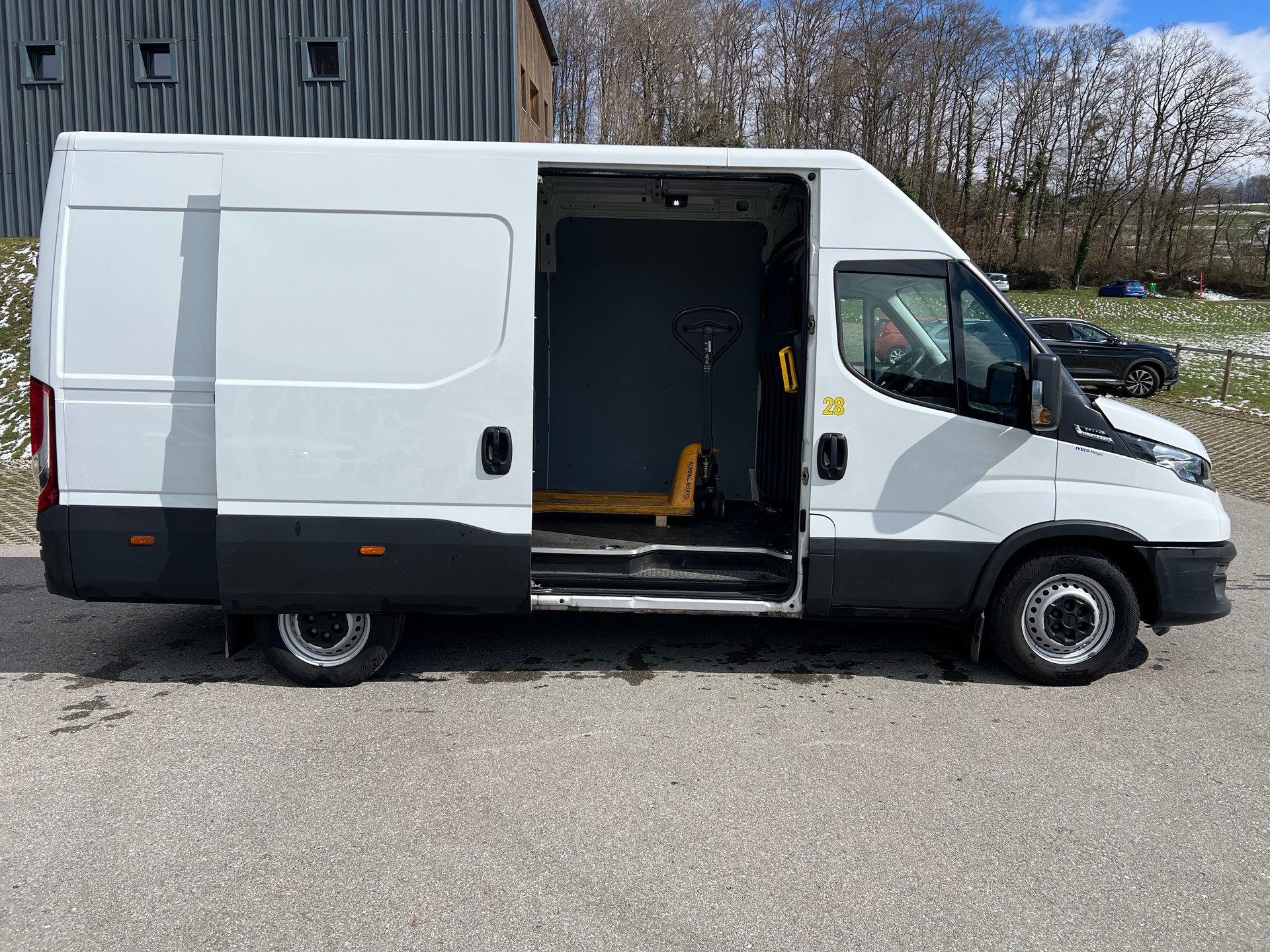 IVECO 35S14HA8V Fourgon 12m3 attelage 3.5t Clima-image-8