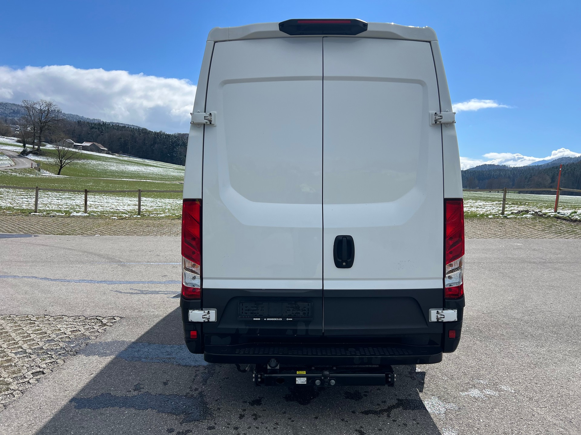 IVECO 35S14HA8V Fourgon 12m3 attelage 3.5t Clima-image-5