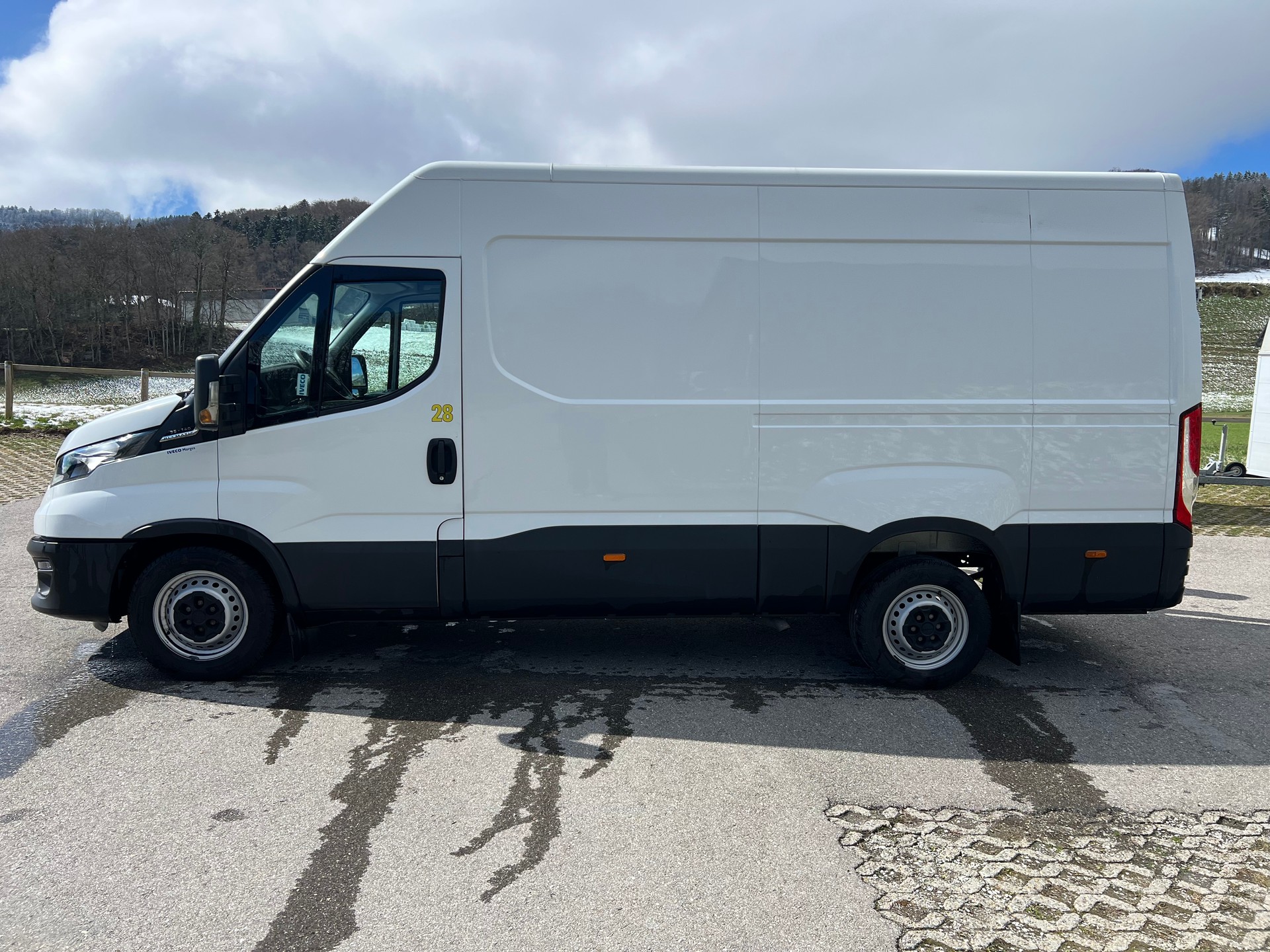 IVECO 35S14HA8V Fourgon 12m3 attelage 3.5t Clima-image-7