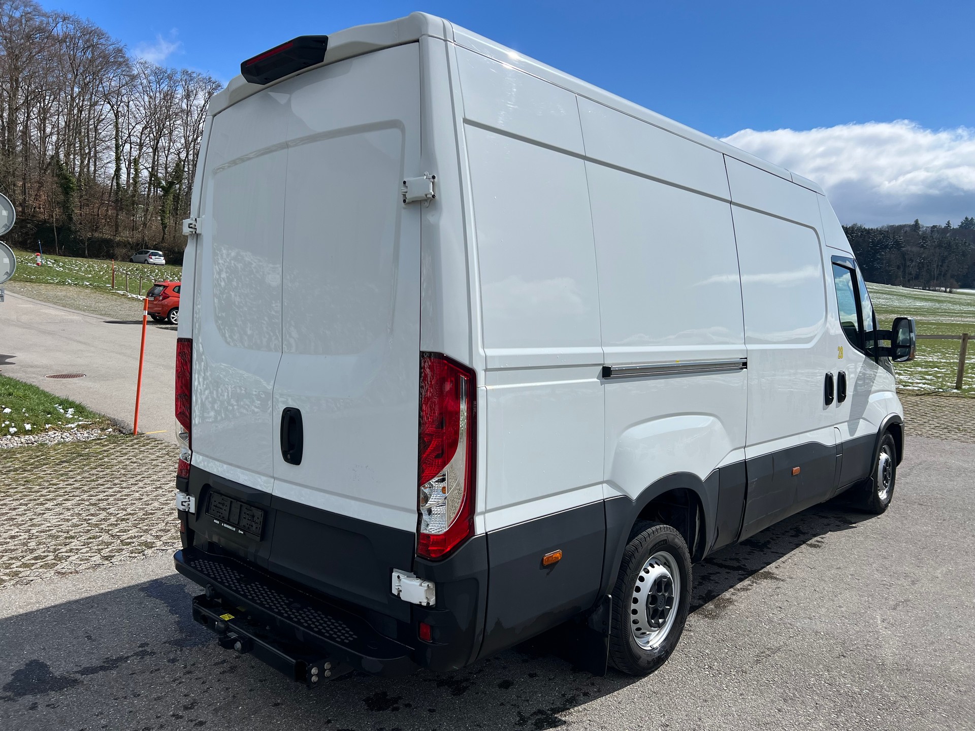 IVECO 35S14HA8V Fourgon 12m3 attelage 3.5t Clima-image-3