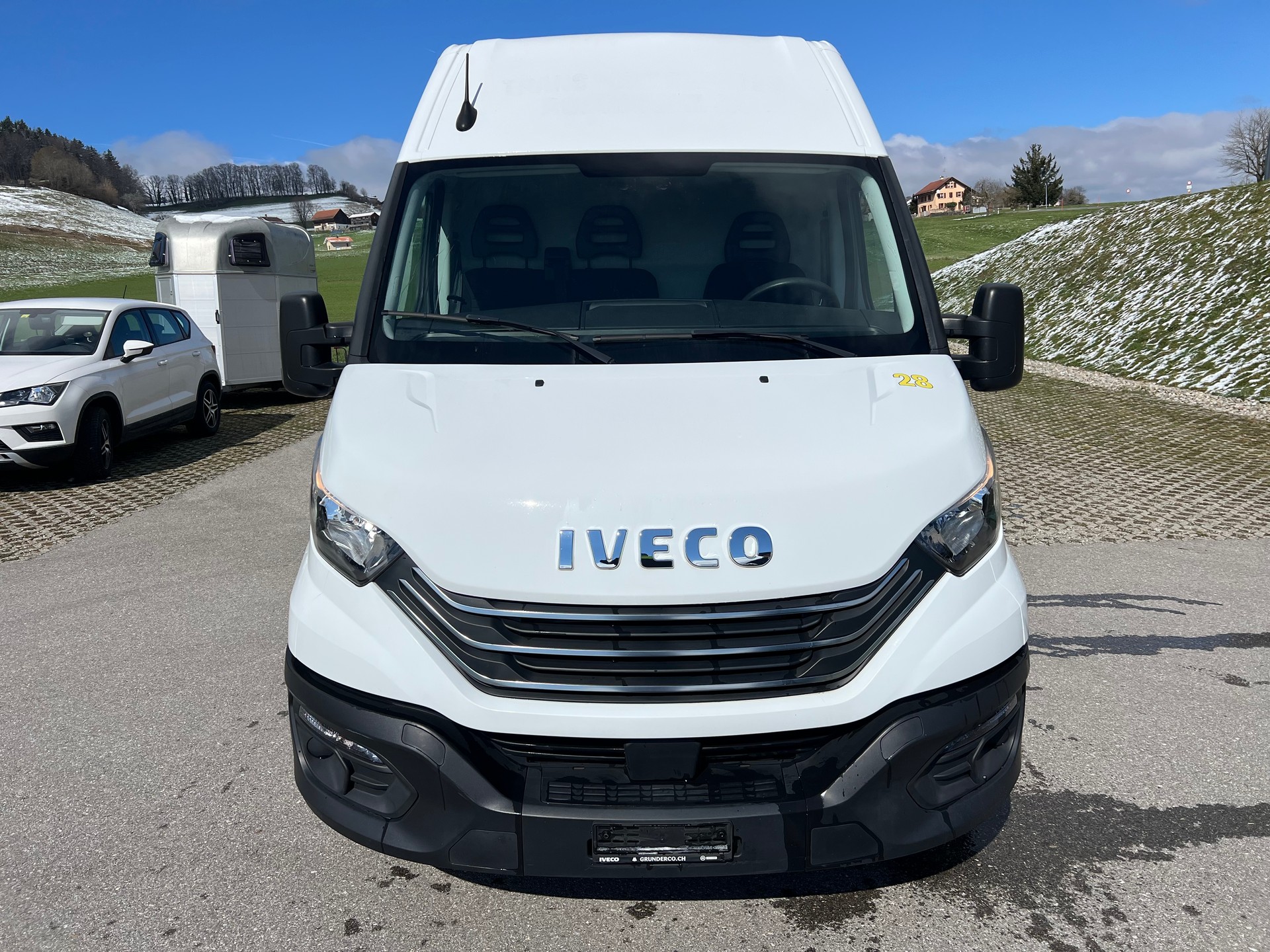 IVECO 35S14HA8V Fourgon 12m3 attelage 3.5t Clima-image-4