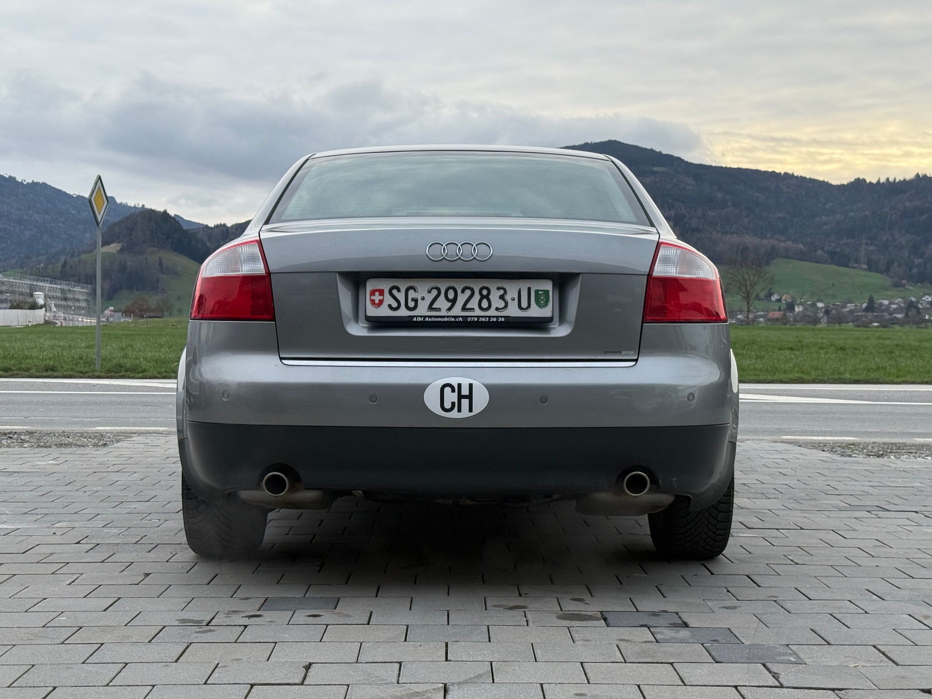 AUDI A4 2.4 V6-image-6