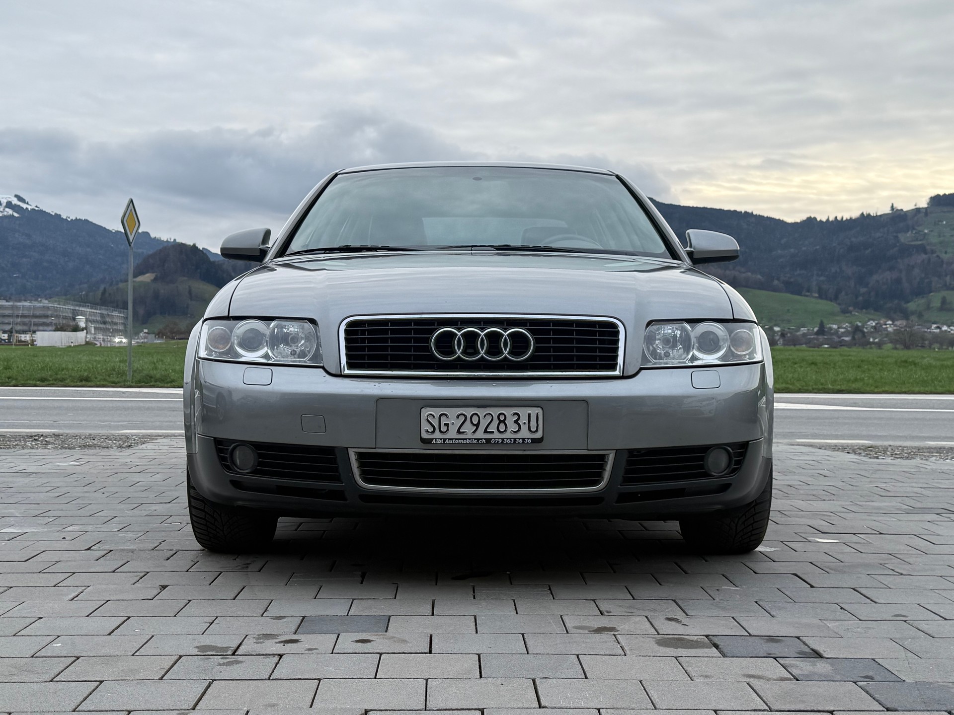 AUDI A4 2.4 V6-image-2