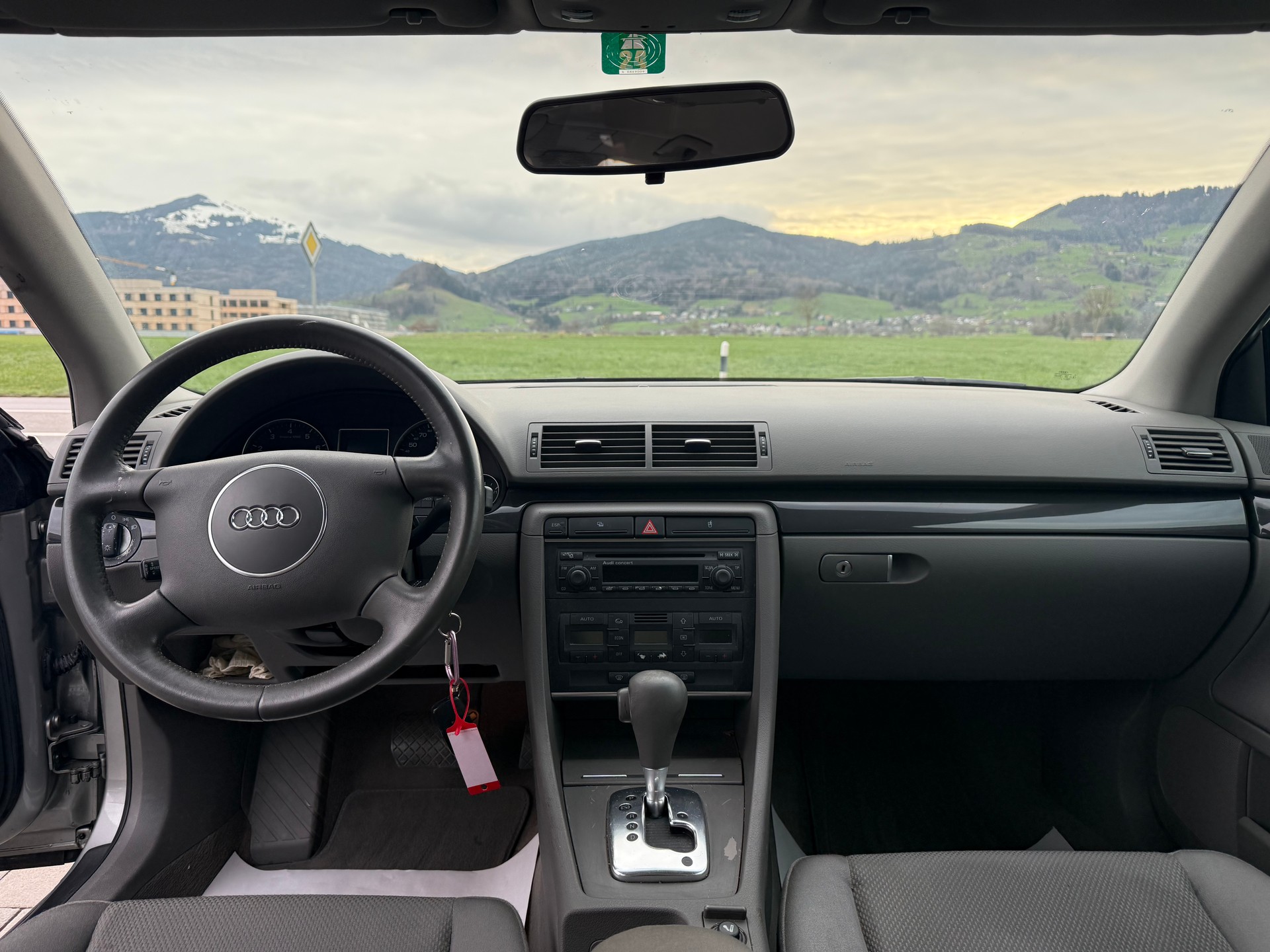 AUDI A4 2.4 V6-image-9