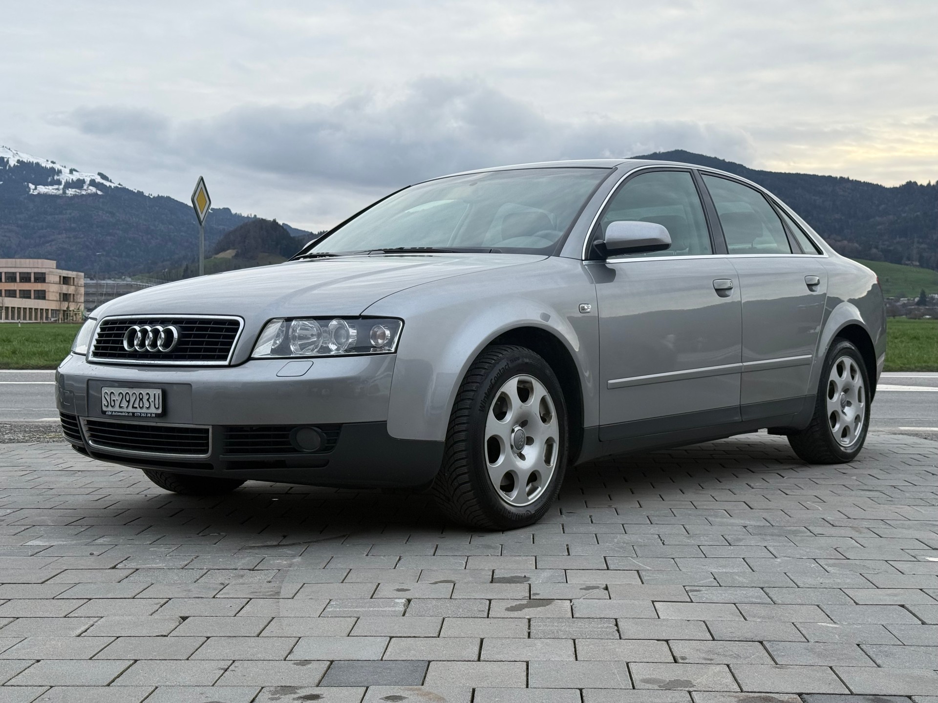 AUDI A4 2.4 V6-image-0