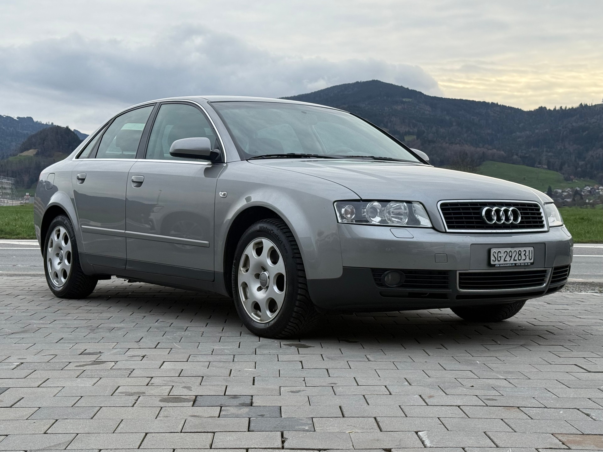 AUDI A4 2.4 V6-image-1