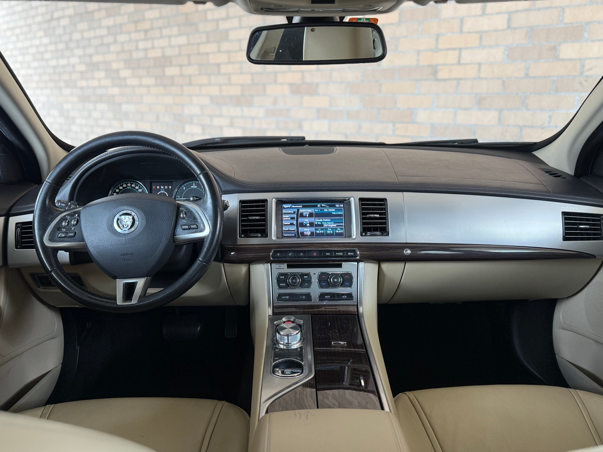 JAGUAR XF 3.0d V6 Luxury-image-12