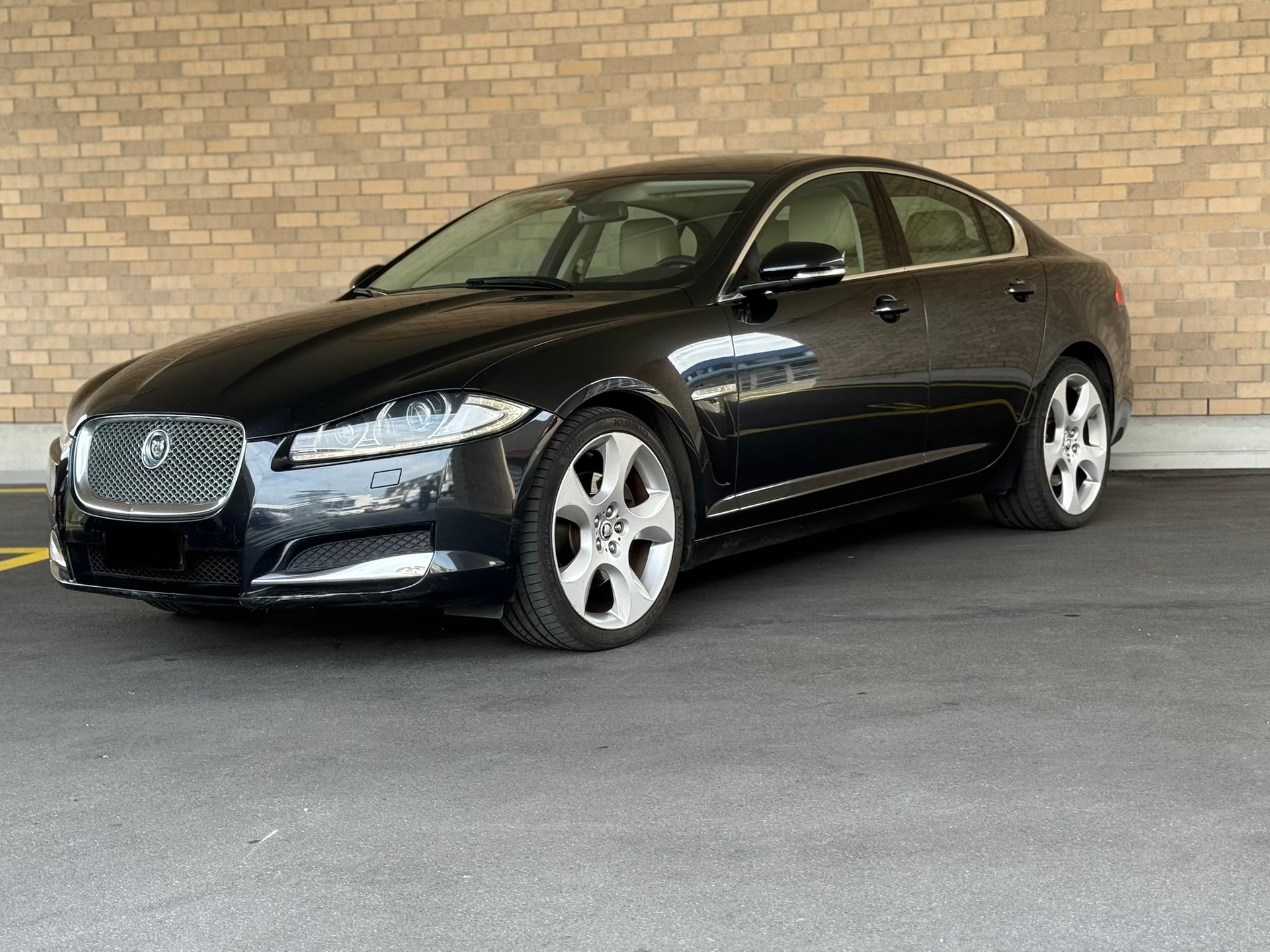 JAGUAR XF 3.0d V6 Luxury-image-2