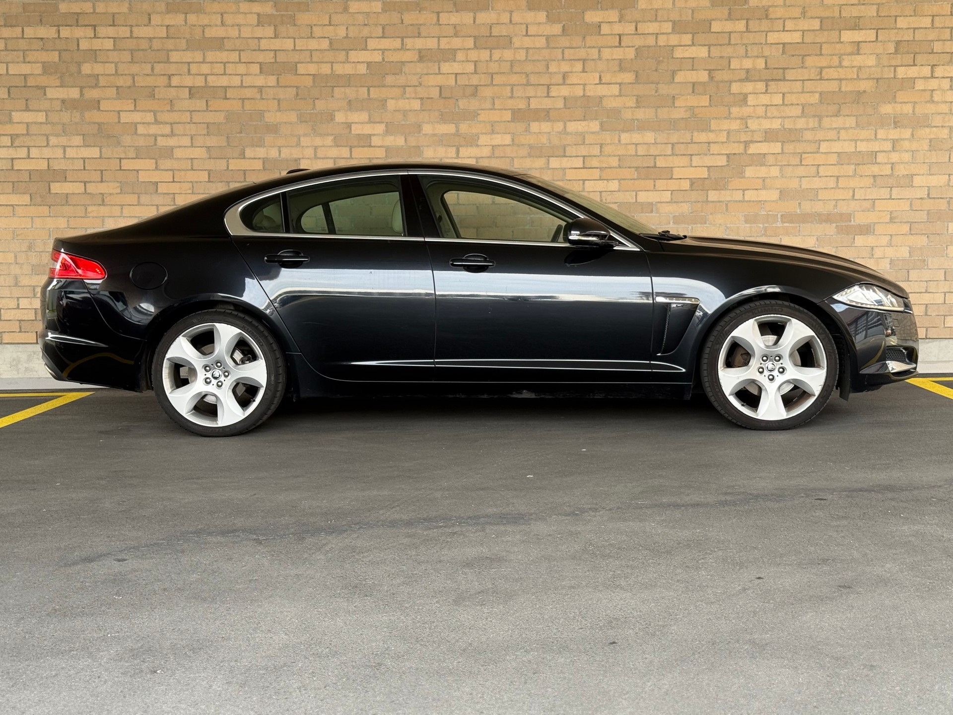 JAGUAR XF 3.0d V6 Luxury-image-4