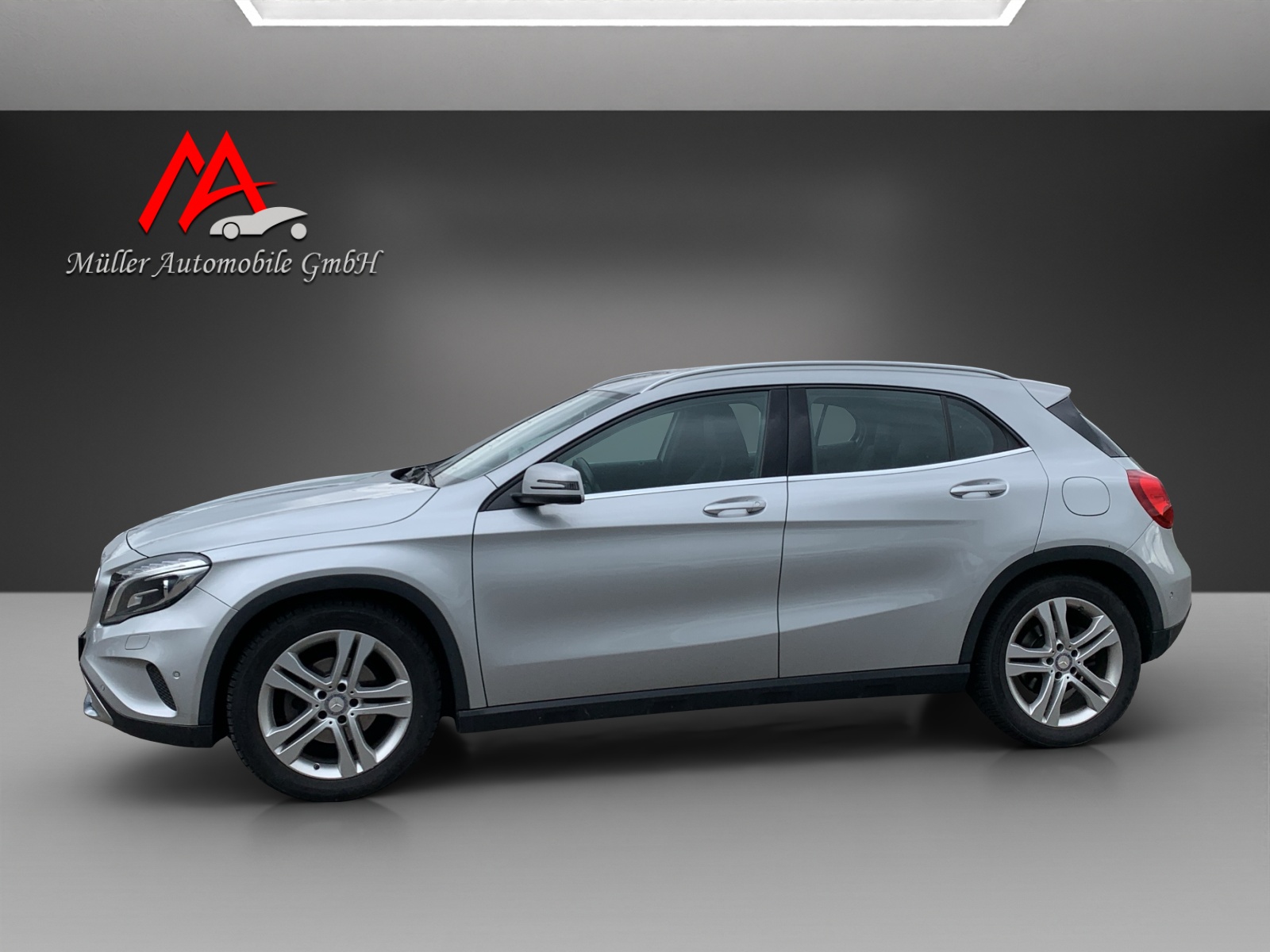 MERCEDES-BENZ GLA 200 CDI Swiss Star Edition 4Matic 7G-DCT-showroom-element-3