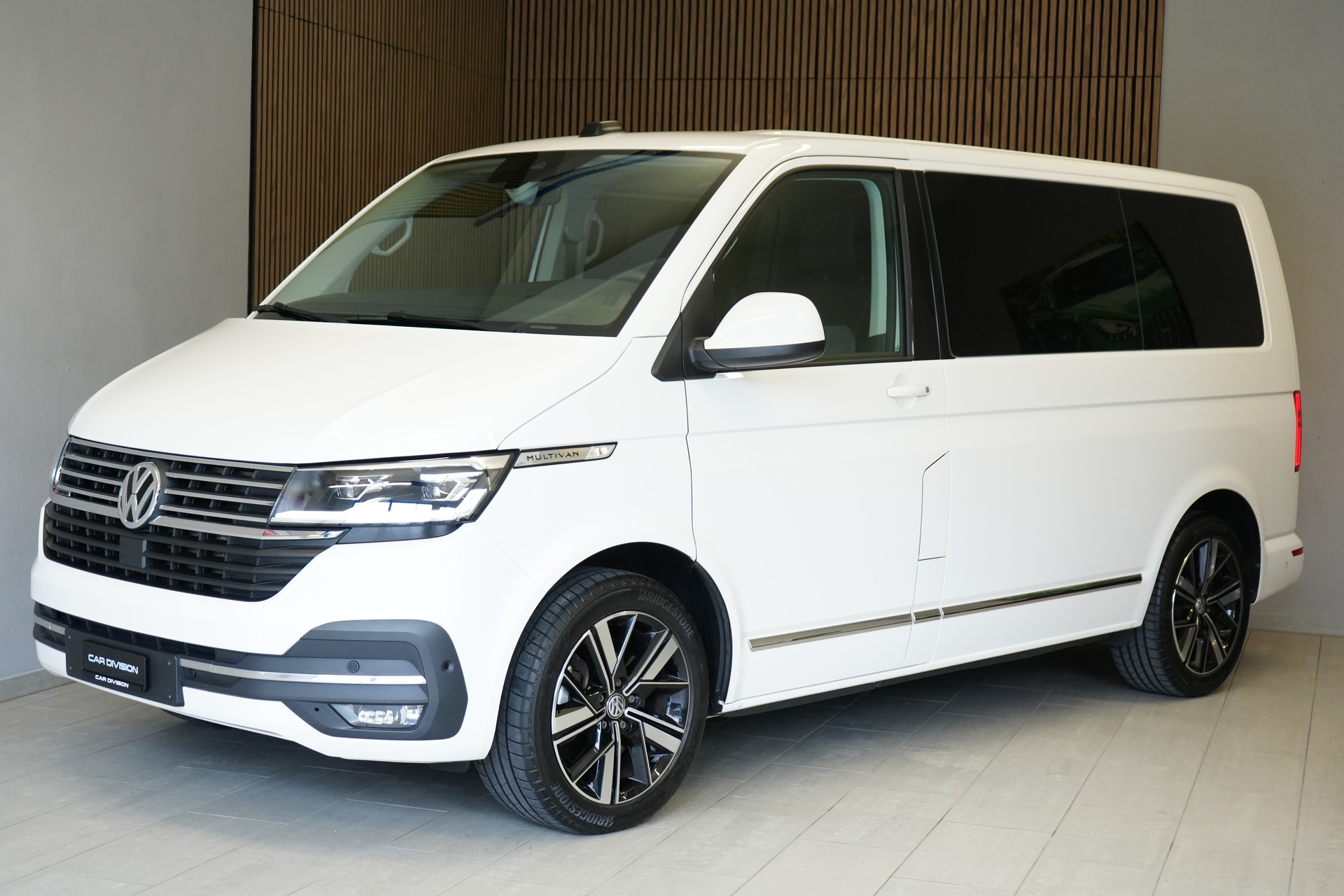 VW T6.1 Multivan 2.0 Bi-TDI Generation Six 4Motion DSG-image-2