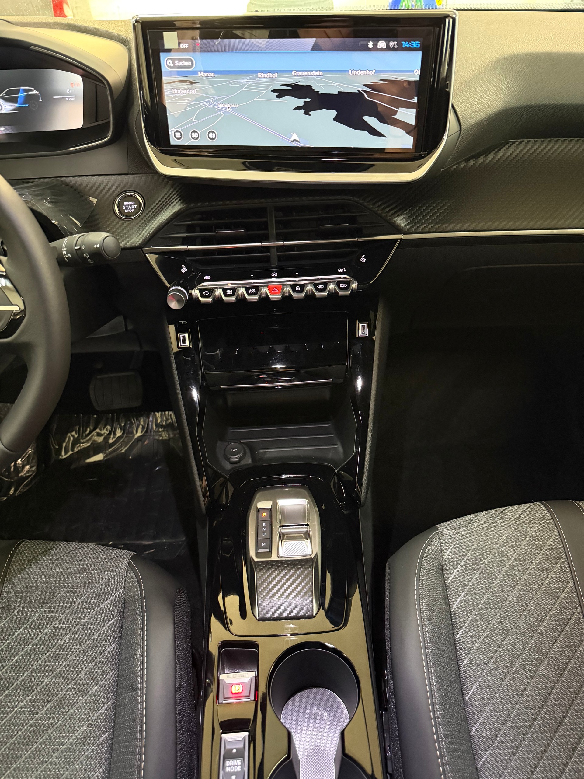 PEUGEOT 2008 1.2 145 MHEV Allure Premium-image-8