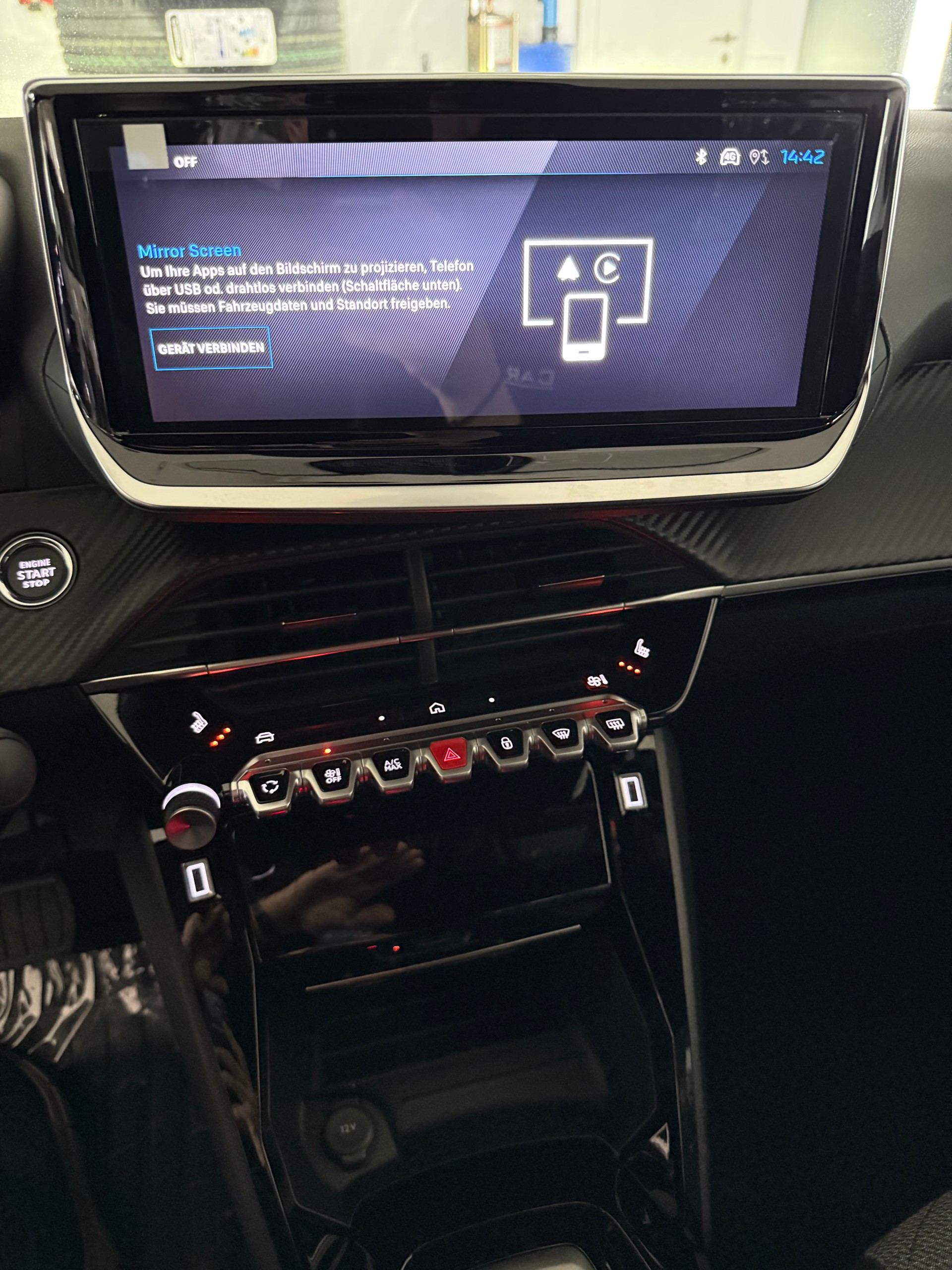 PEUGEOT 2008 1.2 145 MHEV Allure Premium-image-20