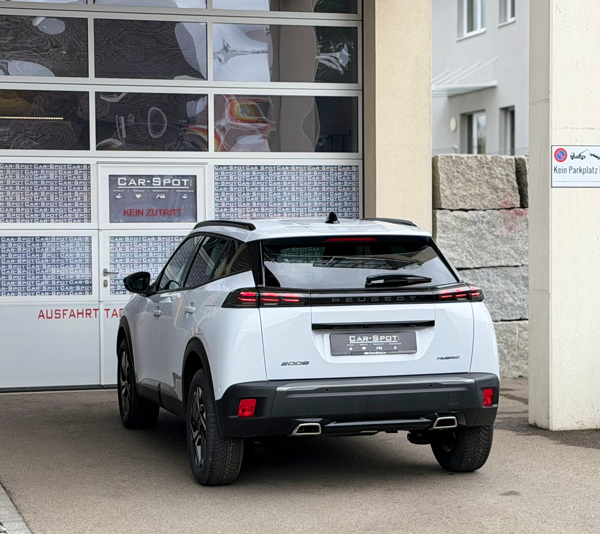 PEUGEOT 2008 1.2 145 MHEV Allure Premium-image-5