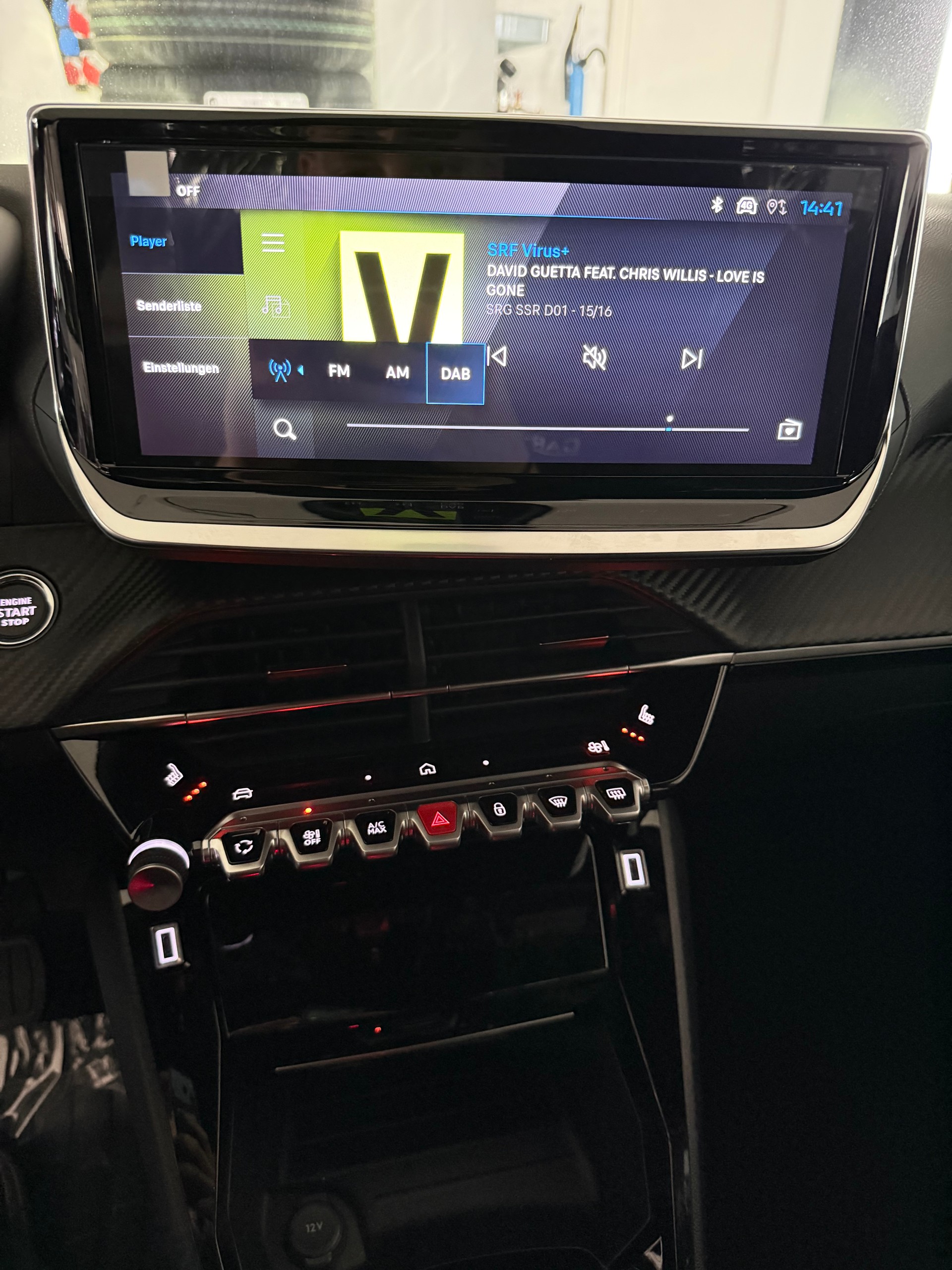 PEUGEOT 2008 1.2 145 MHEV Allure Premium-image-11
