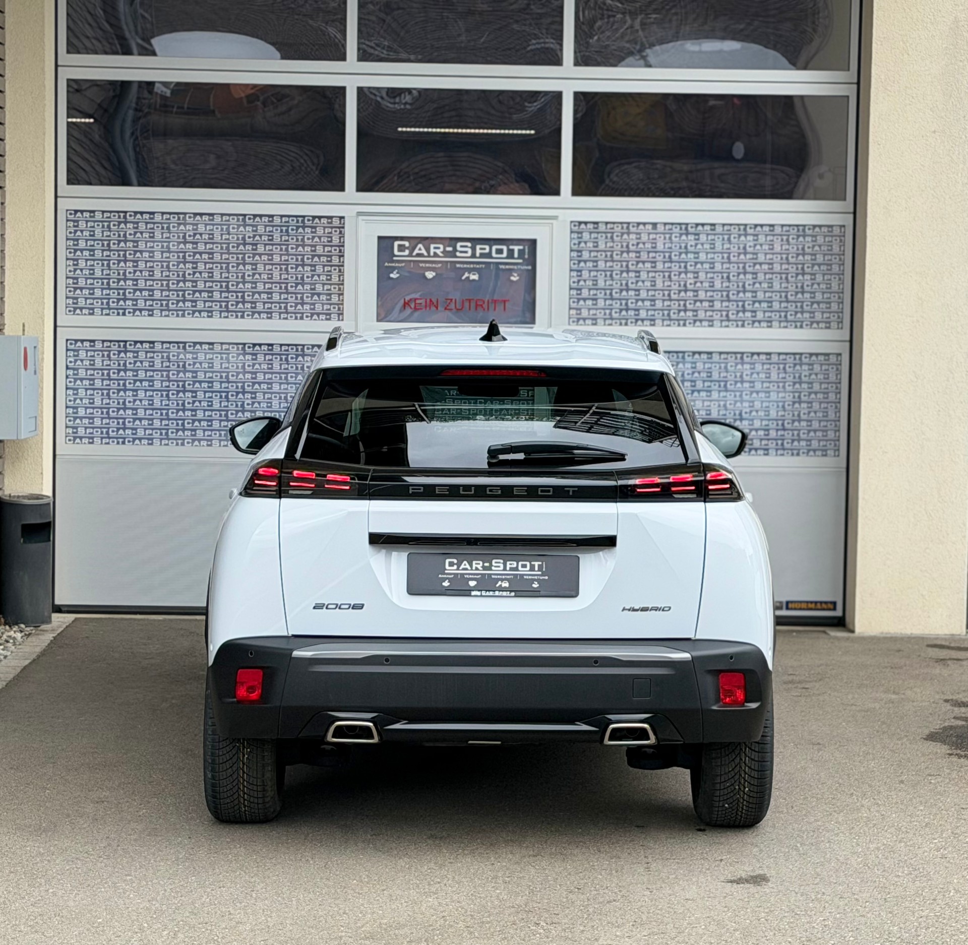 PEUGEOT 2008 1.2 145 MHEV Allure Premium-image-4