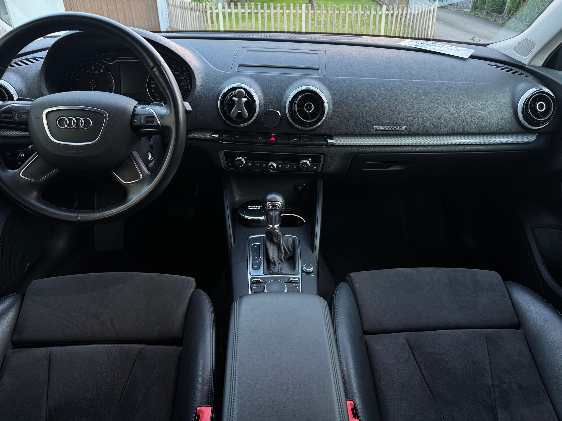 AUDI A3 Sportback 1.8 TFSI Ambiente quattro S-tronic-image-2