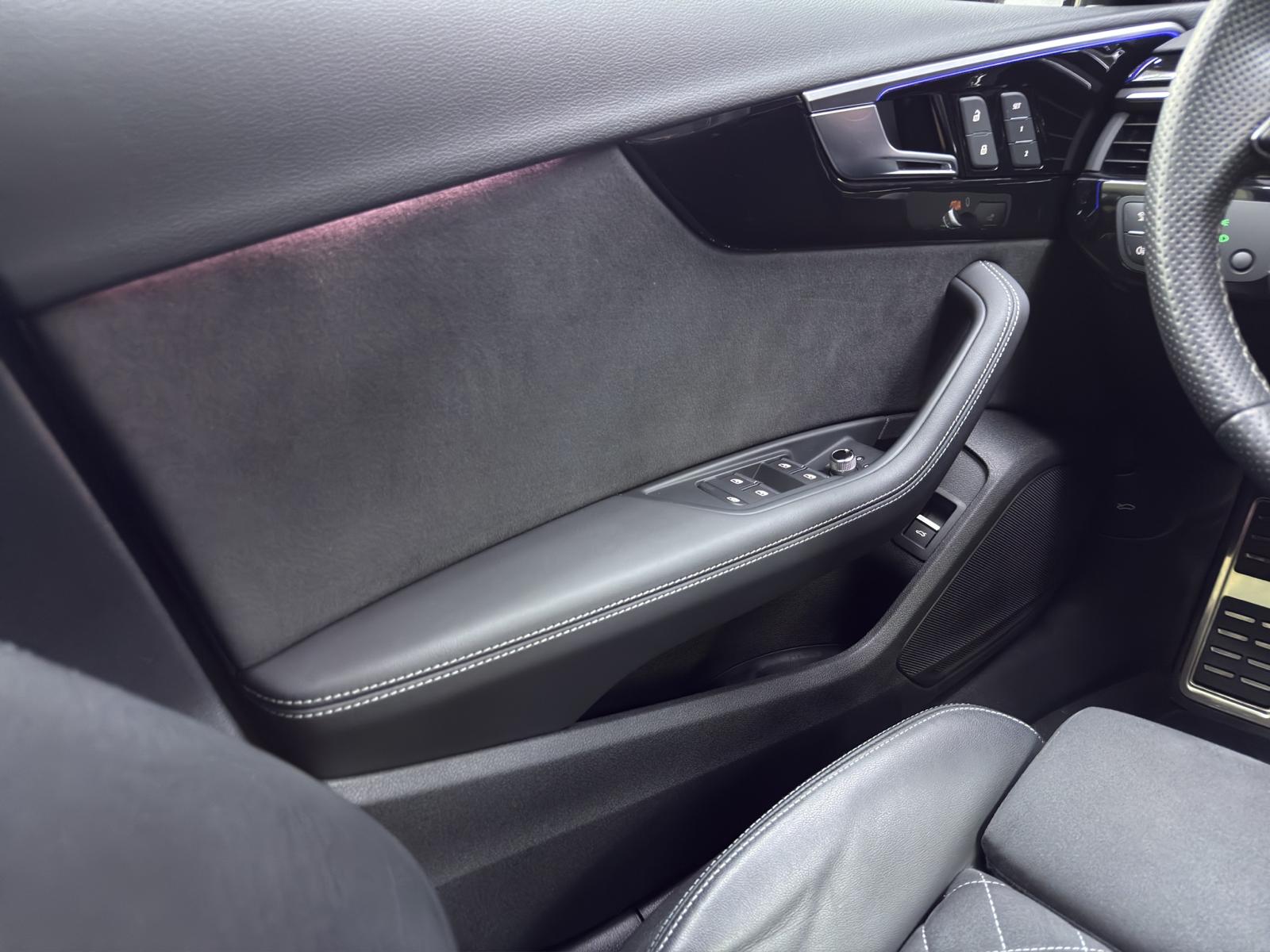 AUDI RS4 Avant quattro tiptronic-image-13