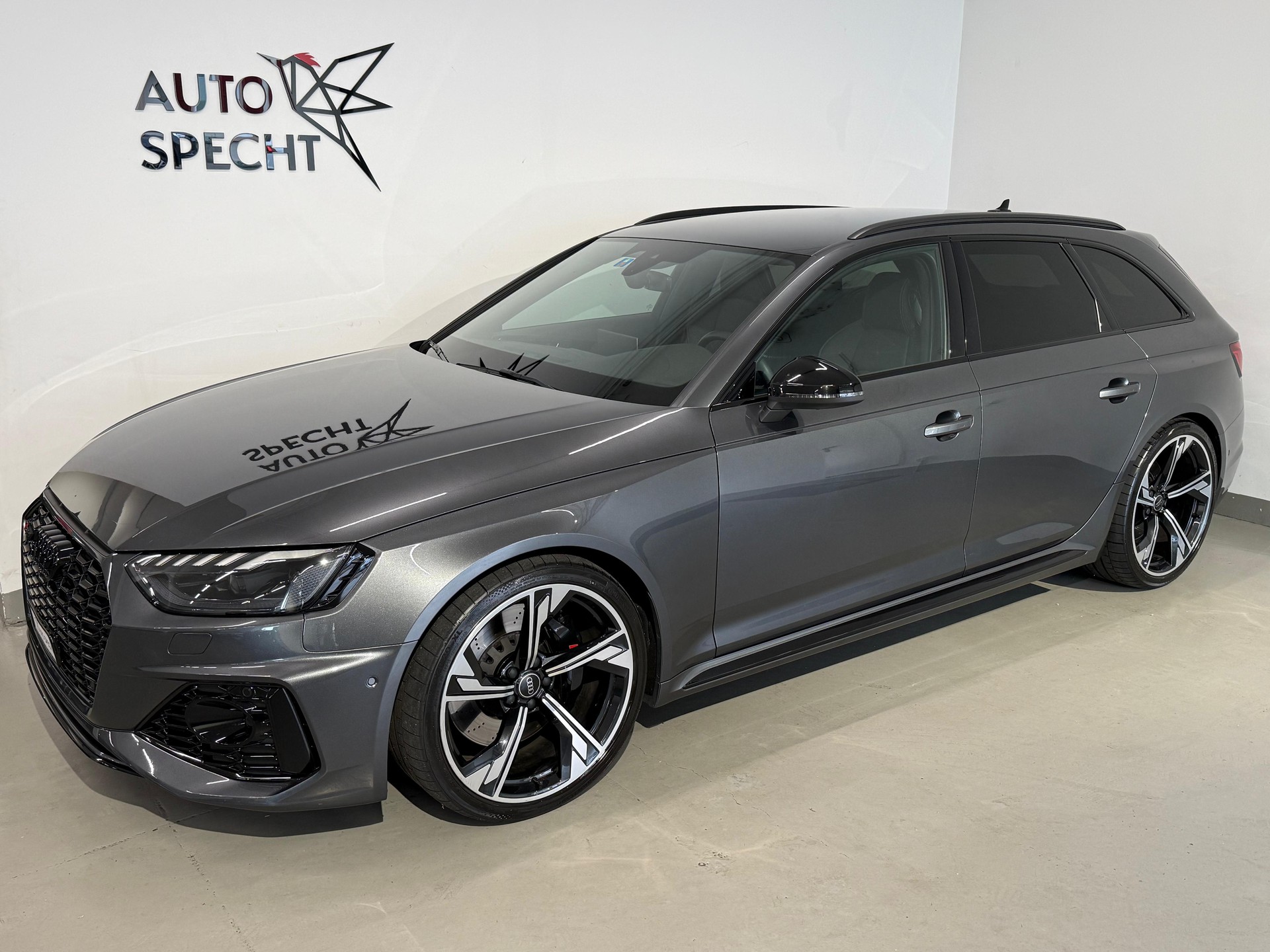 AUDI RS4 Avant quattro tiptronic-showroom-element-1