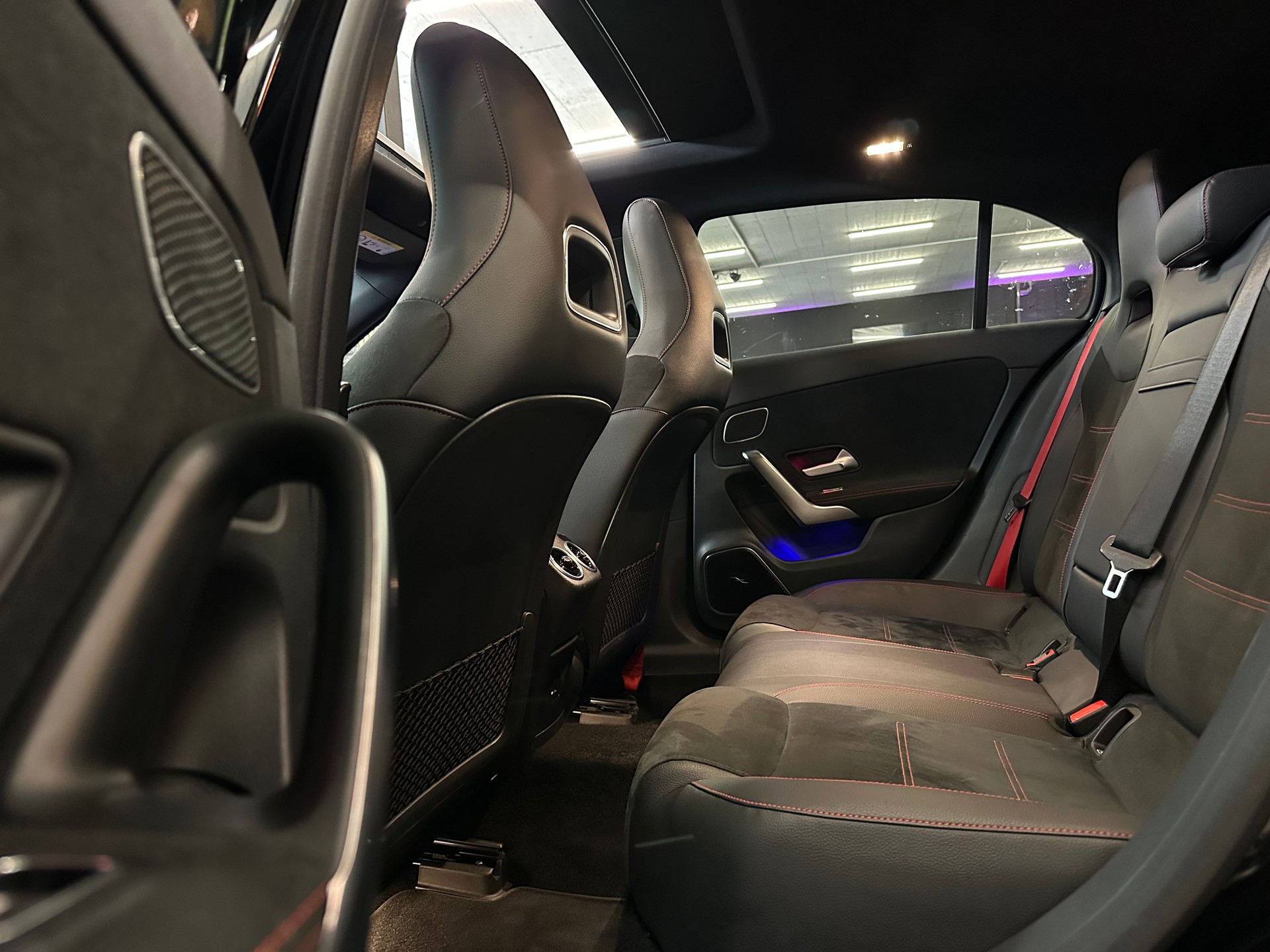 MERCEDES-BENZ A 35 AMG 4Matic Speedshift-image-17
