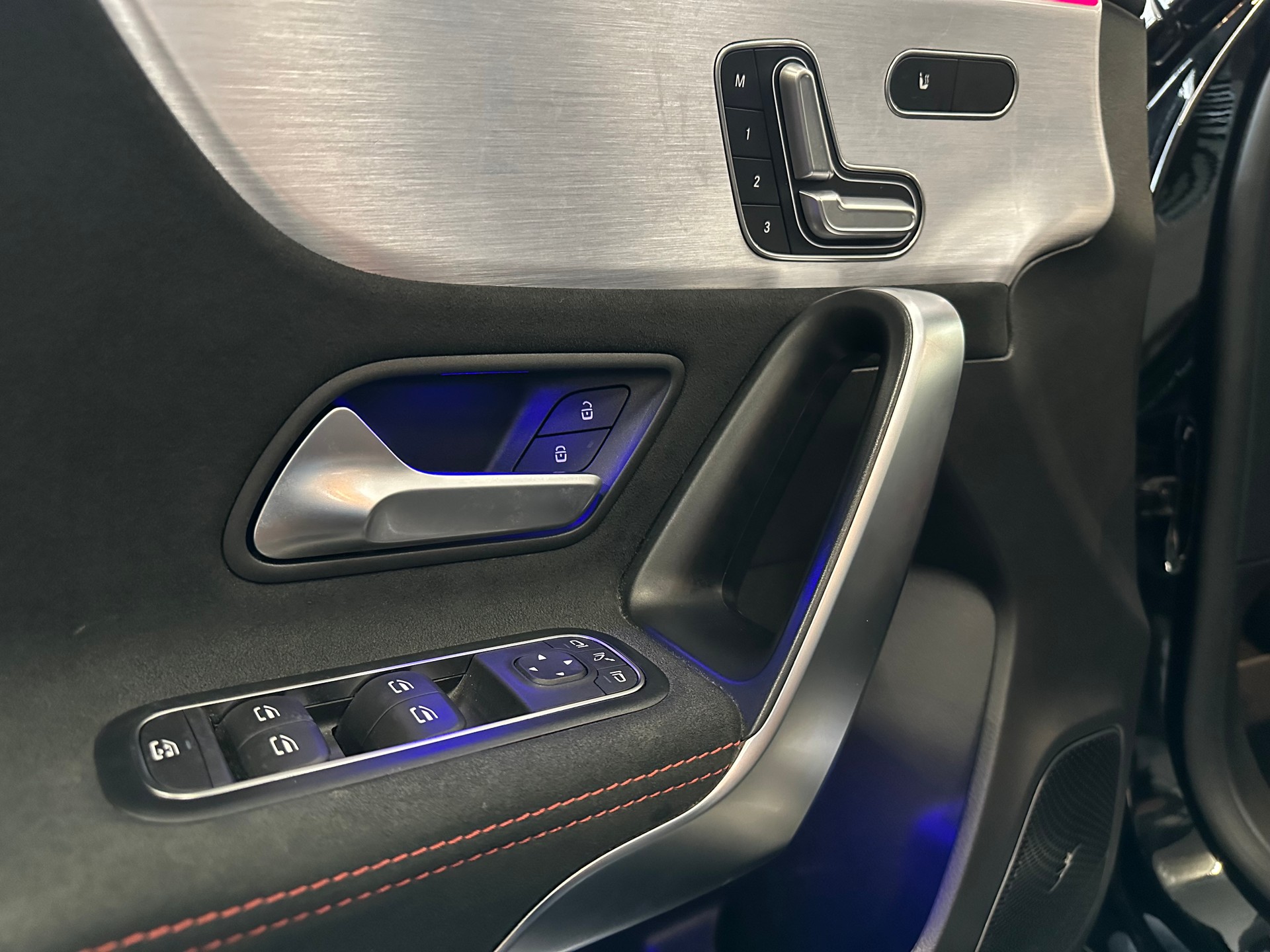 MERCEDES-BENZ A 35 AMG 4Matic Speedshift-image-15