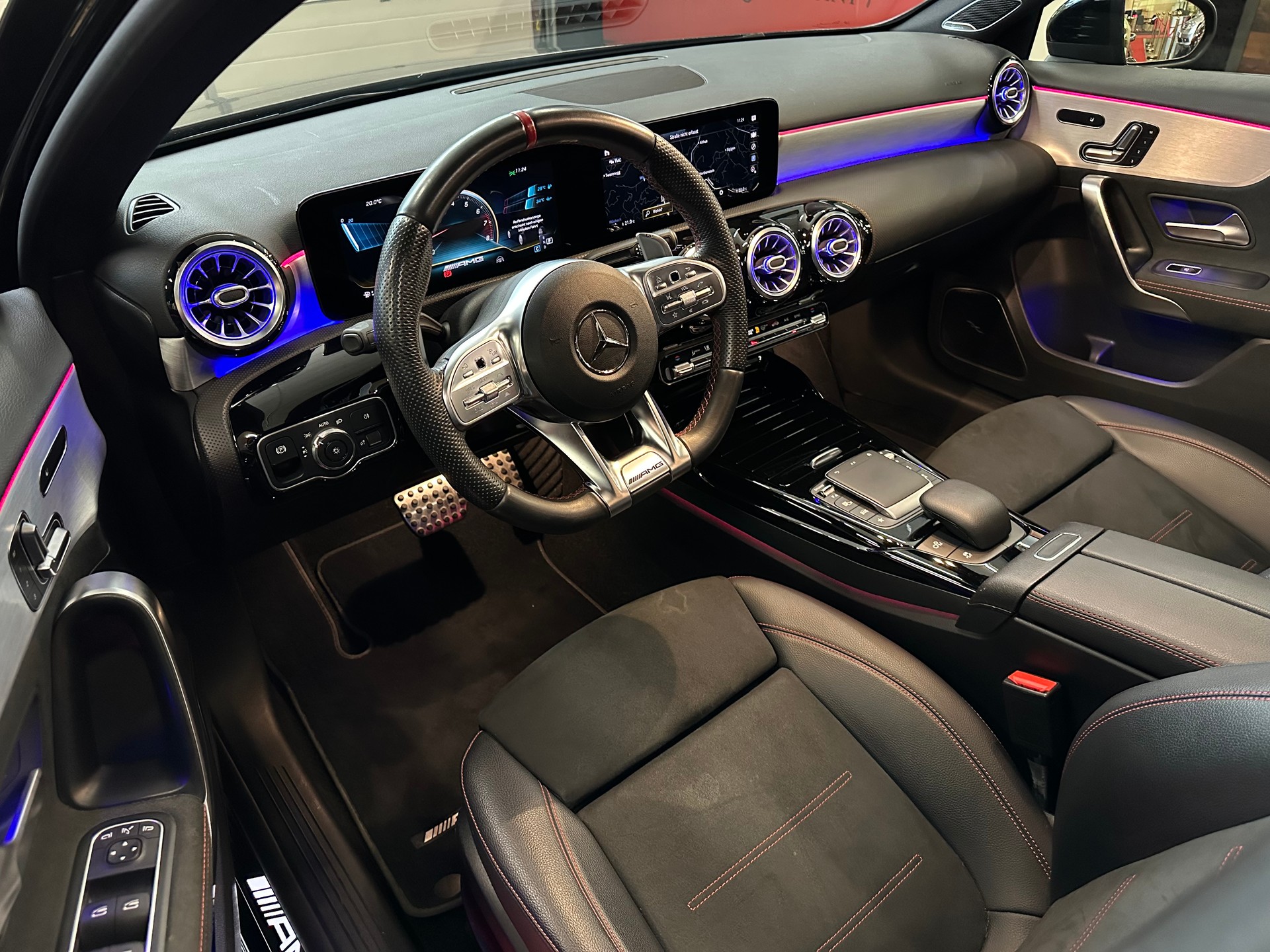 MERCEDES-BENZ A 35 AMG 4Matic Speedshift-image-8