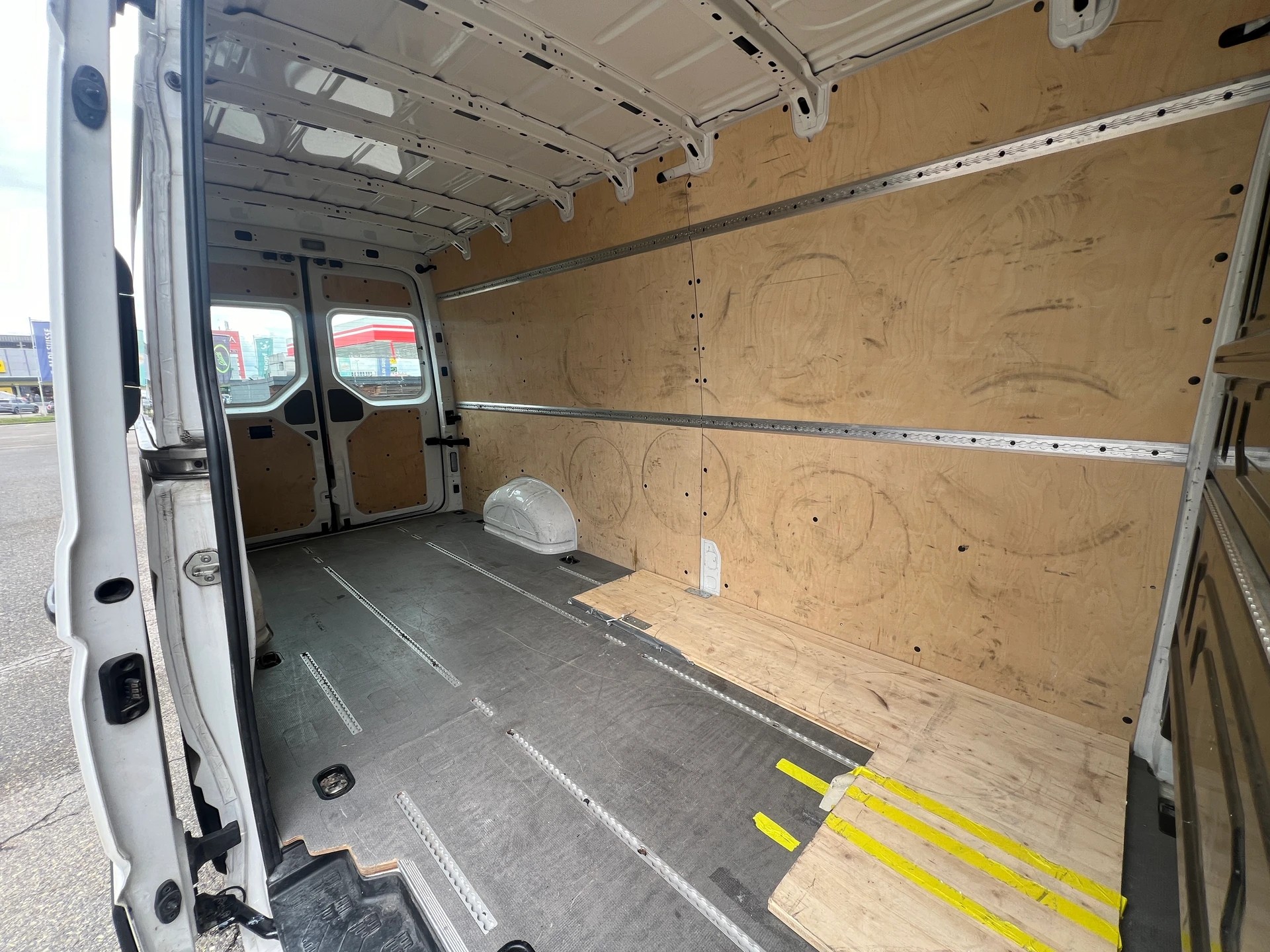 VW Crafter 35 2.0 TDI L4 140 PS Lang * Klima *-image-11